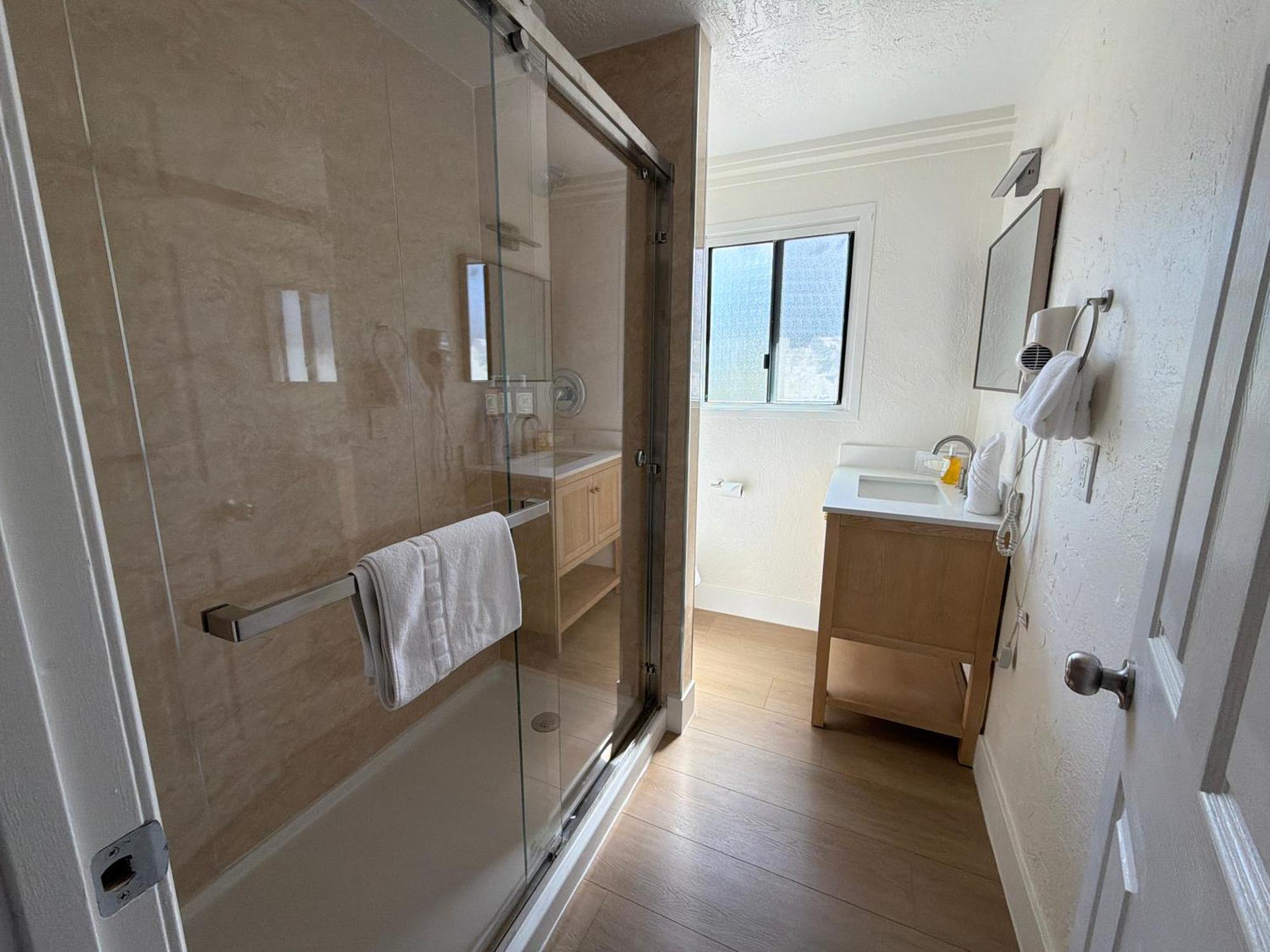 One-Bedroom Cottage Two Queen Beds