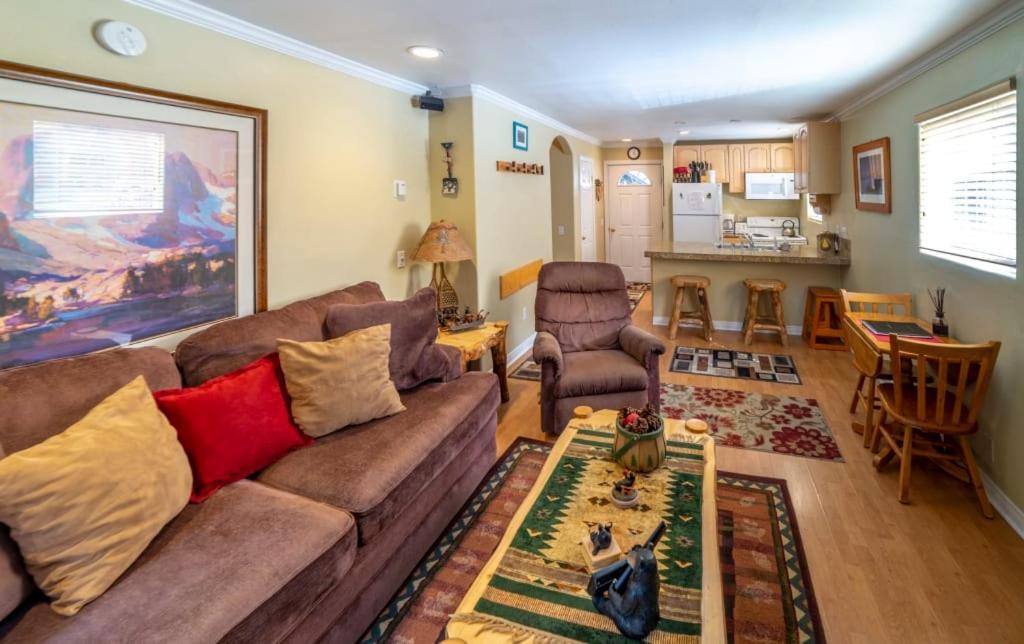 Mammoth View Villas #1 One Bedroom Condo Off Site