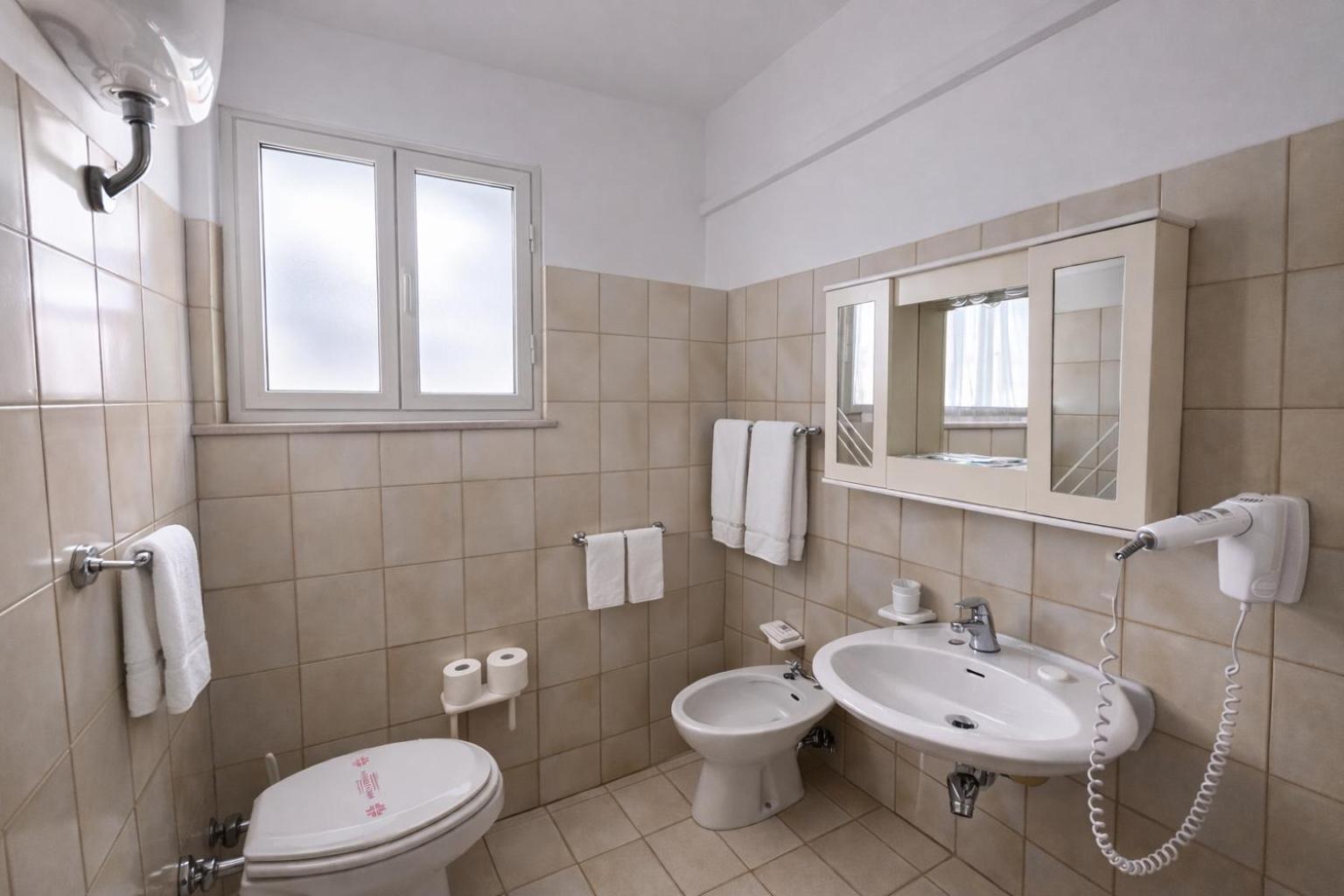 Economy Double or Twin Room,1765763027:JPEG