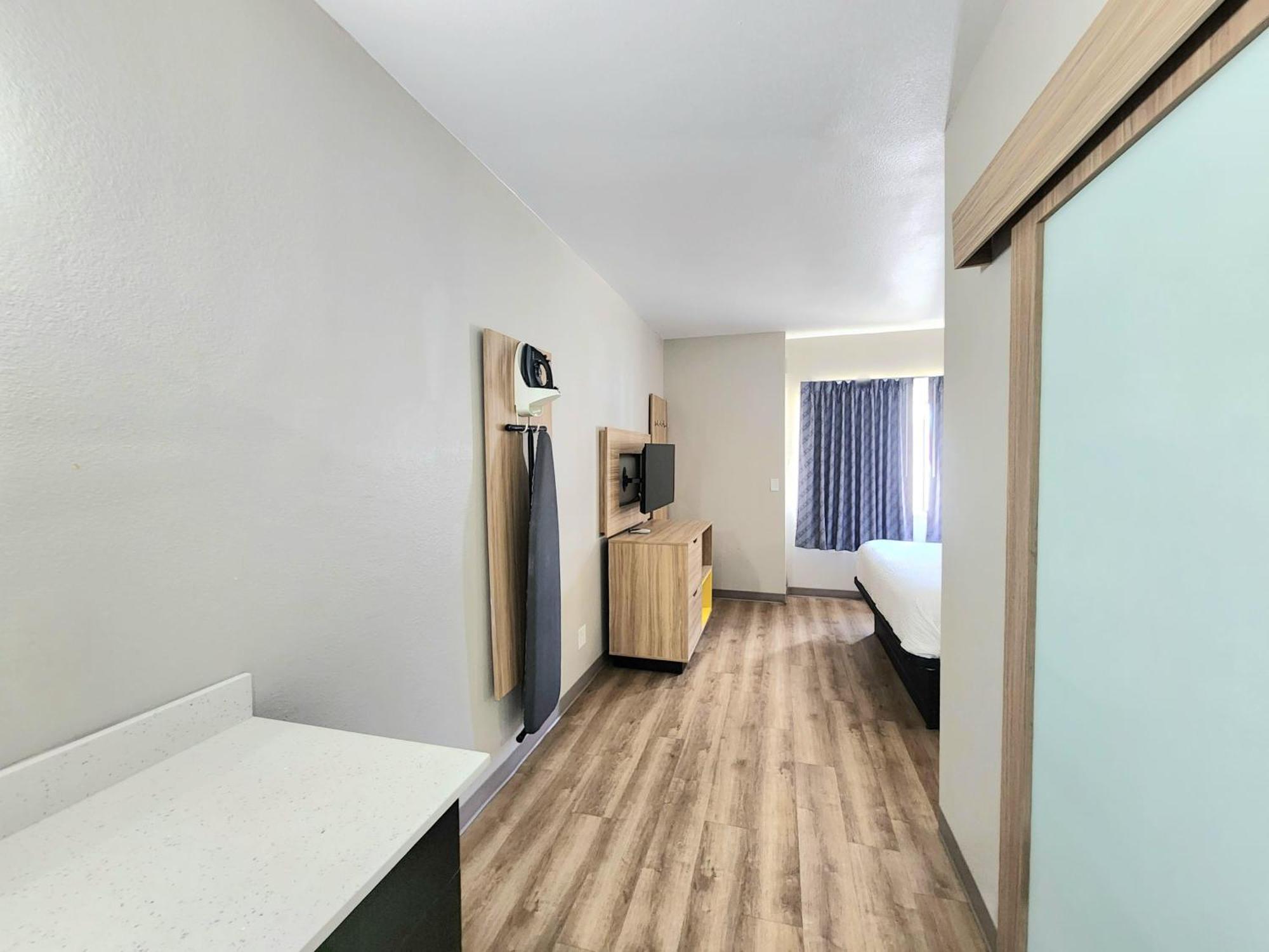 Two-Bedroom Executive Suite Two King Beds Non-Smoking