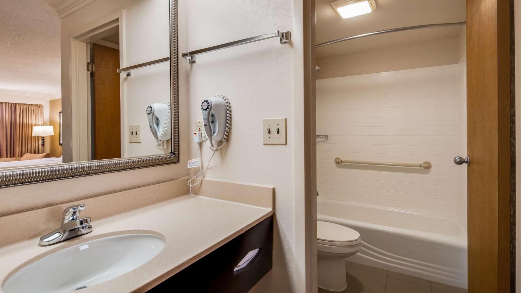 Queen Suite Two Queen Beds Non-Smoking