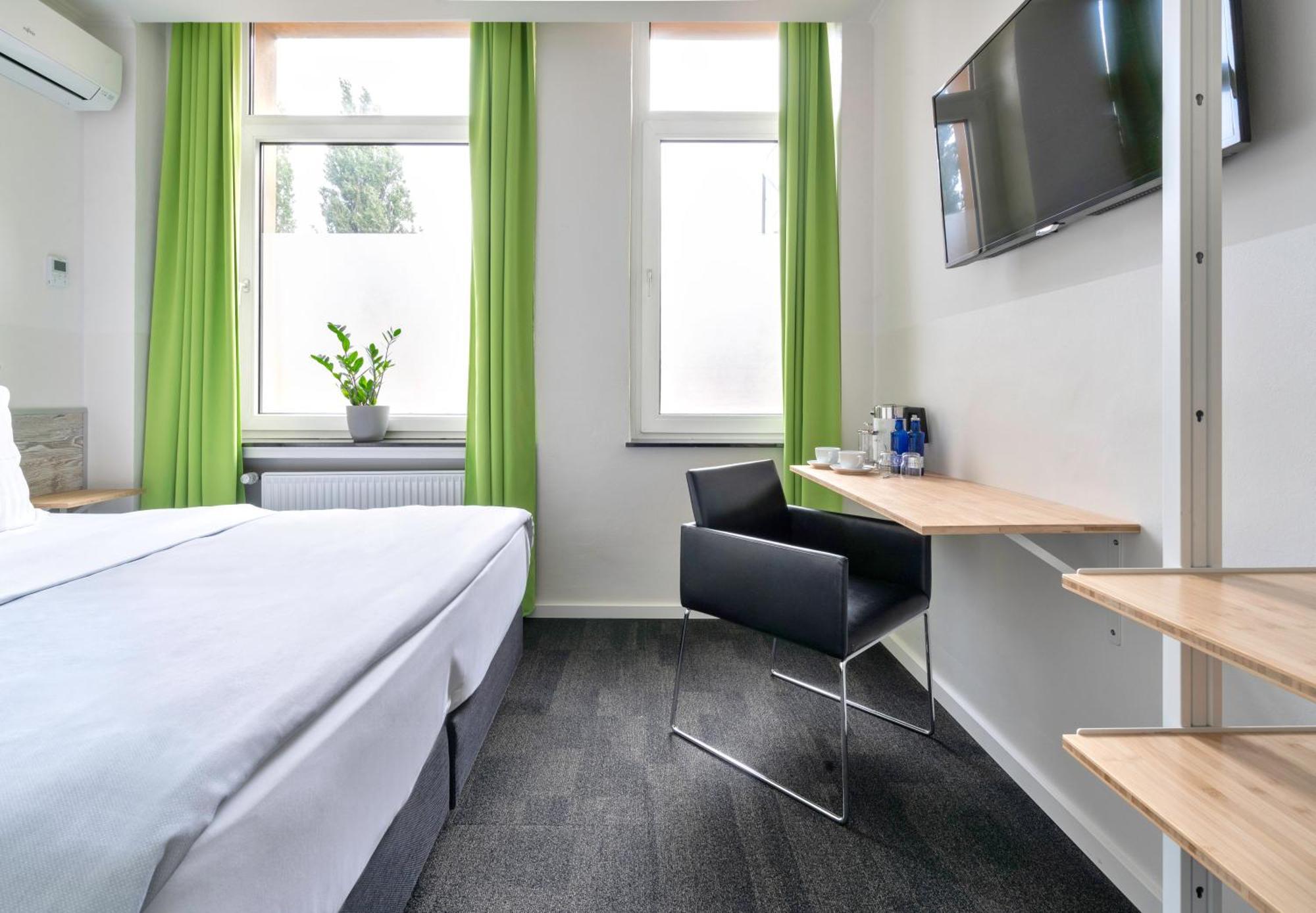 Double Room,1765775058:JPEG