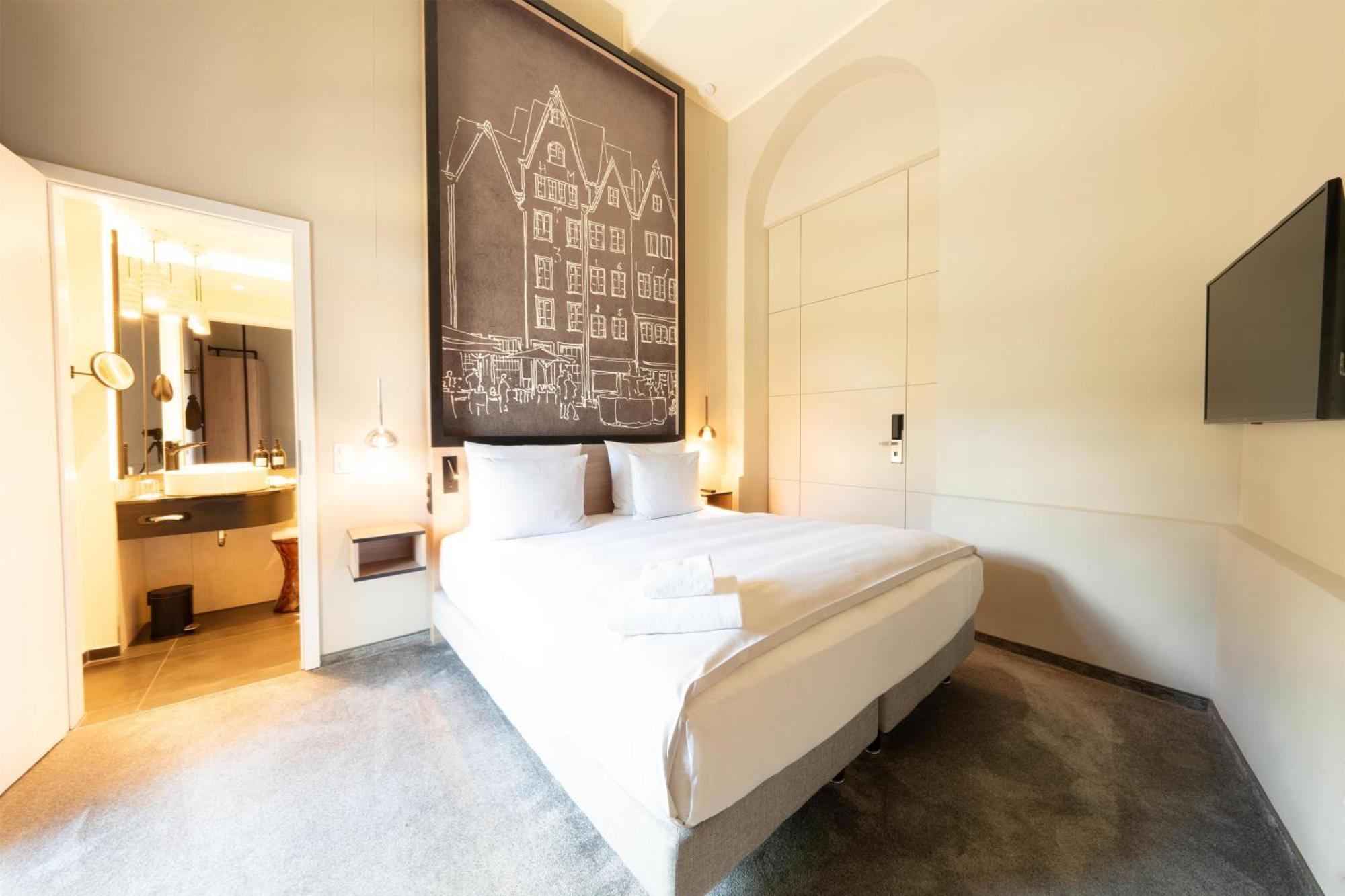 Standard Queen Room