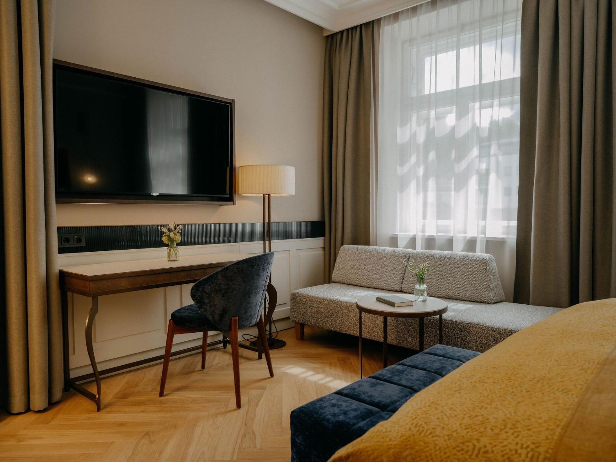 Deluxe Suite