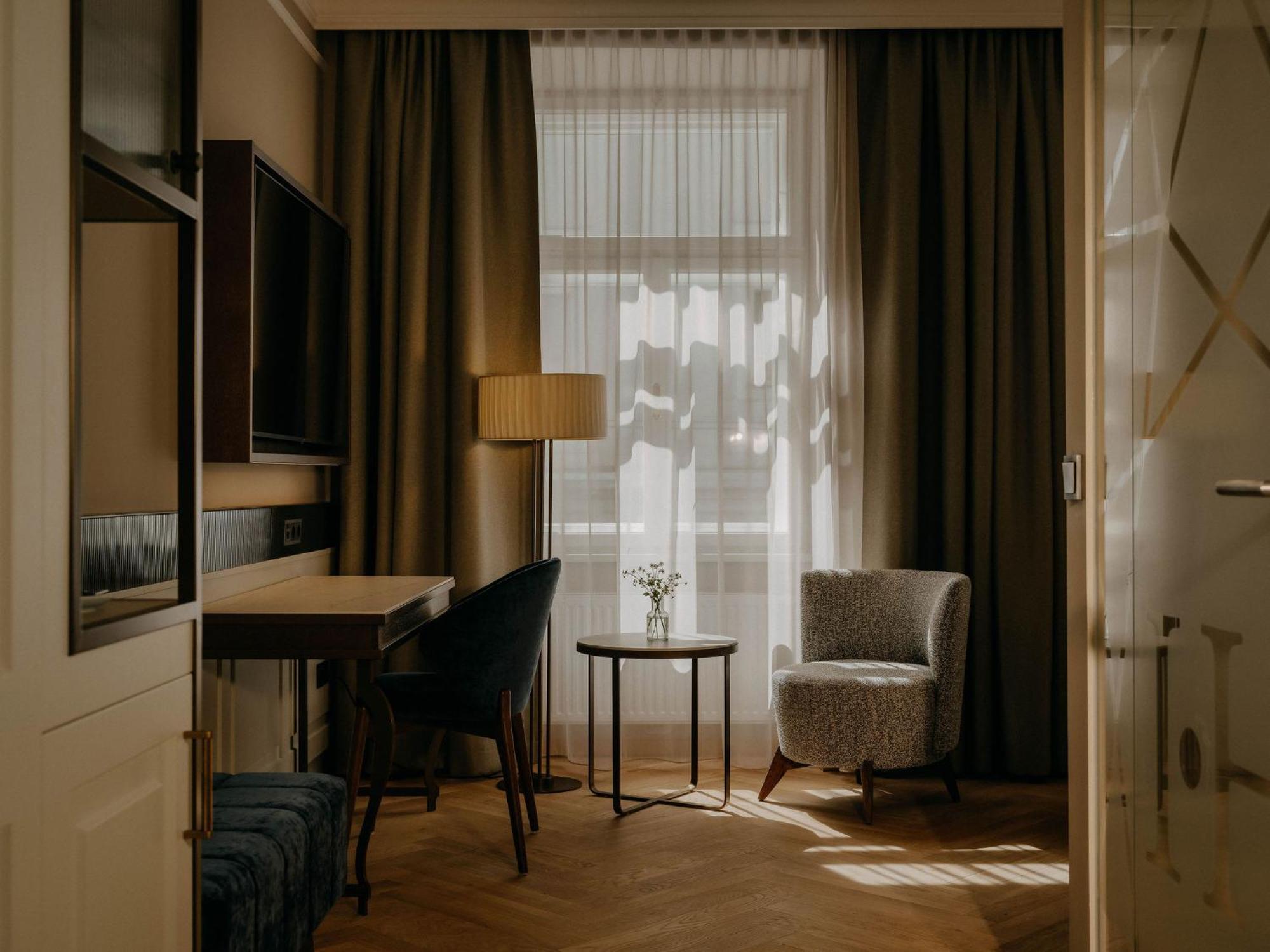 Deluxe Double or Twin Room