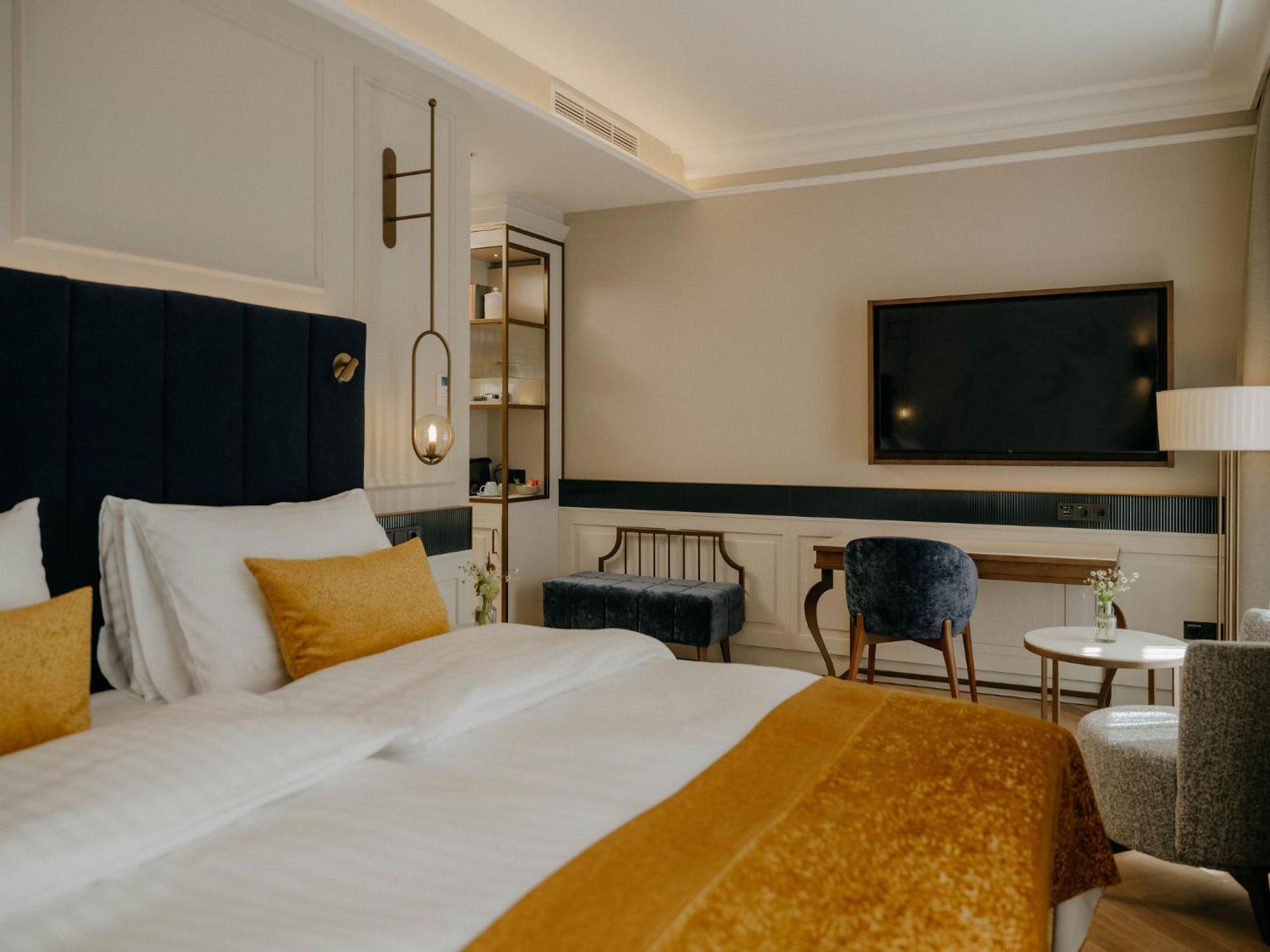 Deluxe Double or Twin Room