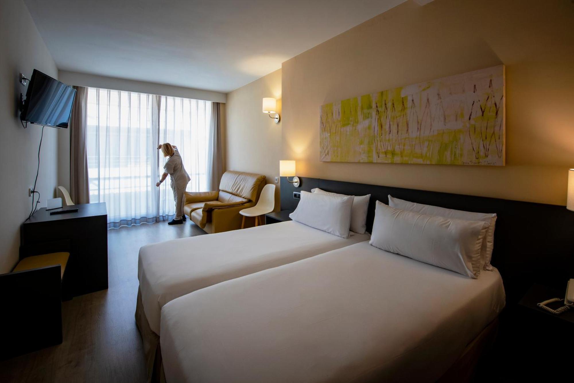 Standard Double or Twin Room Balcony