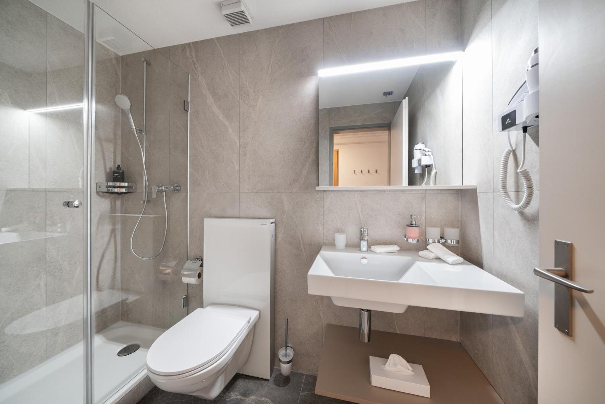 Double Room,1765805298:JPEG