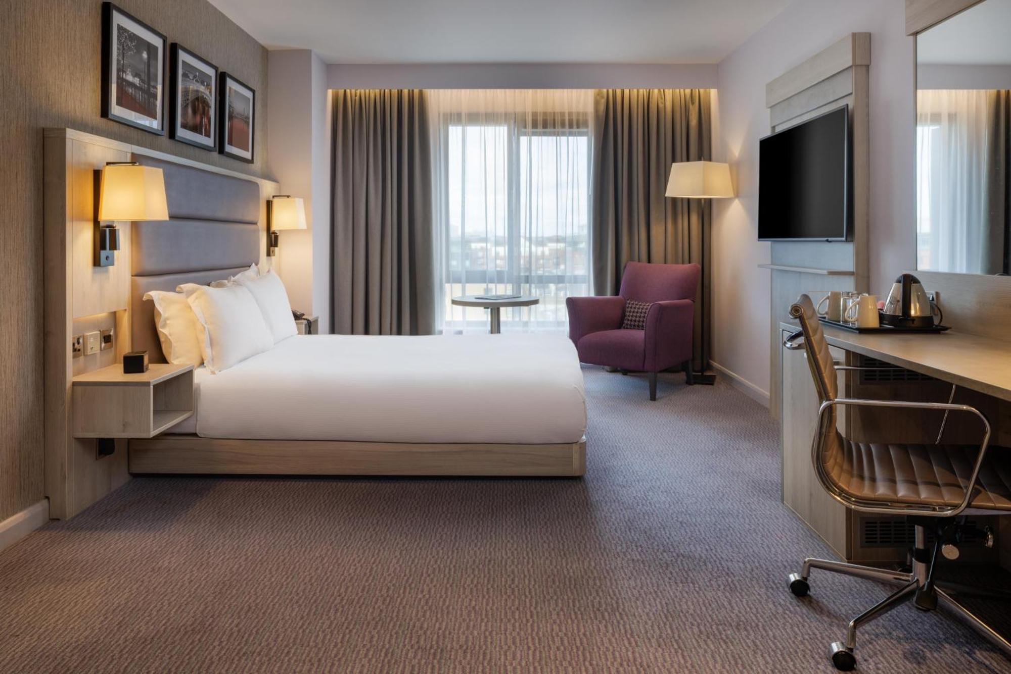 Queen Room Accessible