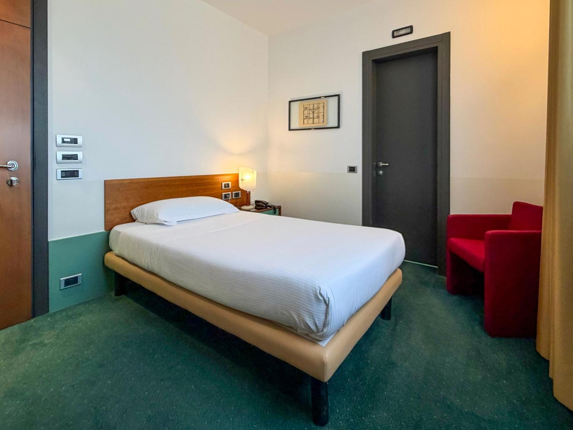 Single Room,1765811991:JPEG