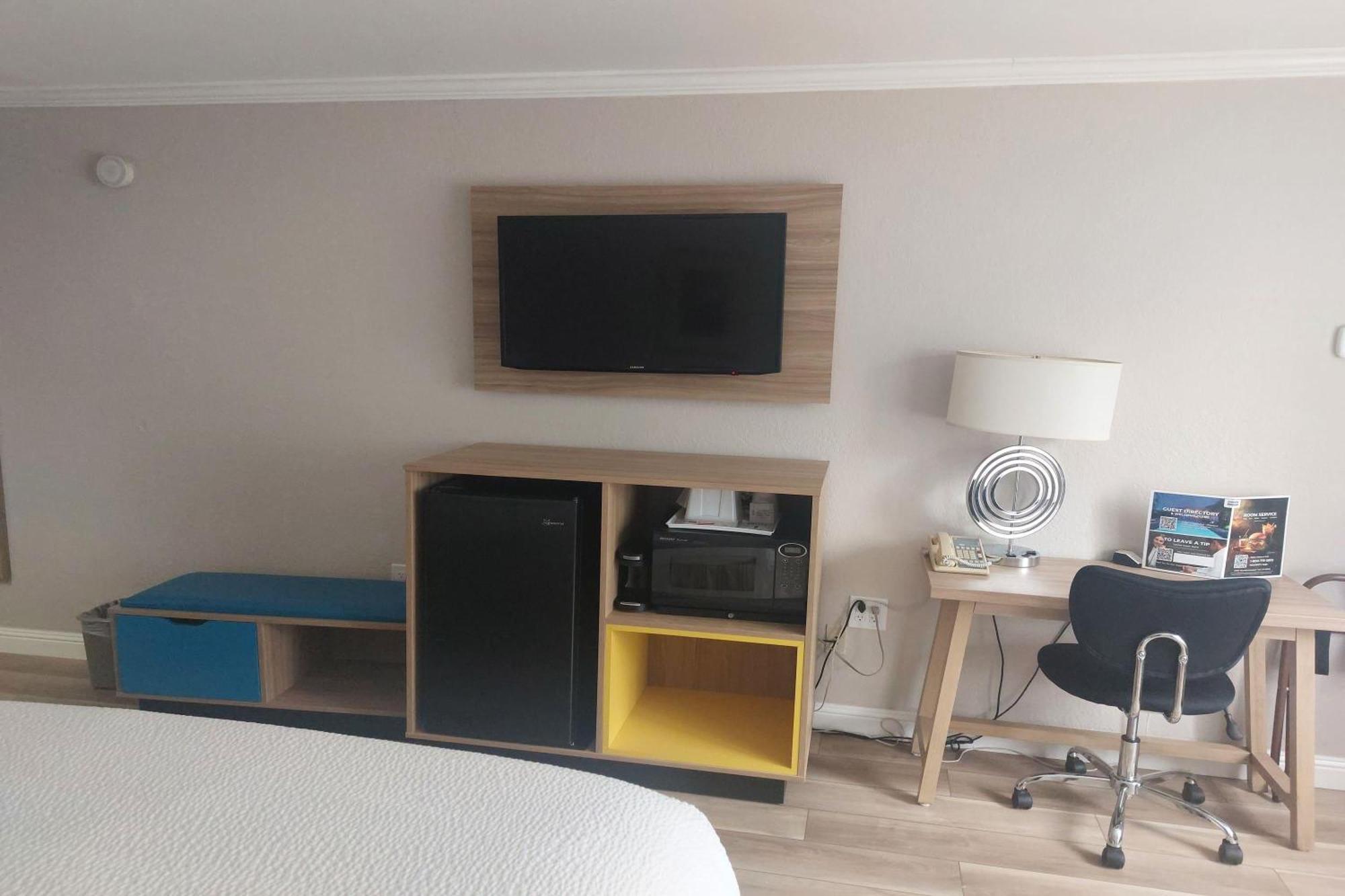 King Room - Non-Smoking