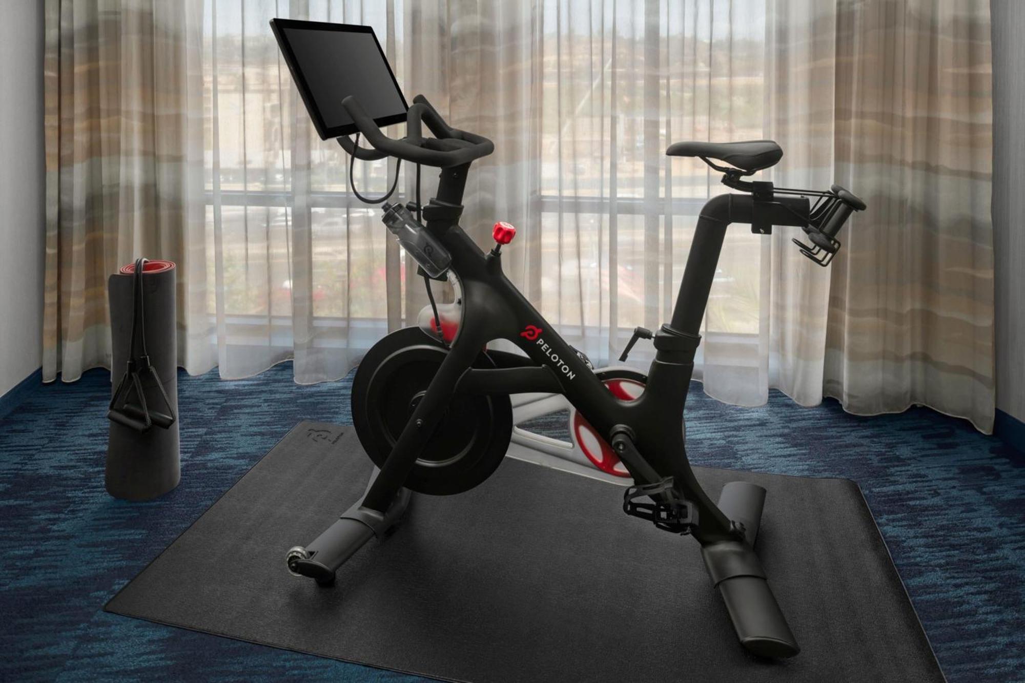One-Bedroom Queen Suite Peloton Bike