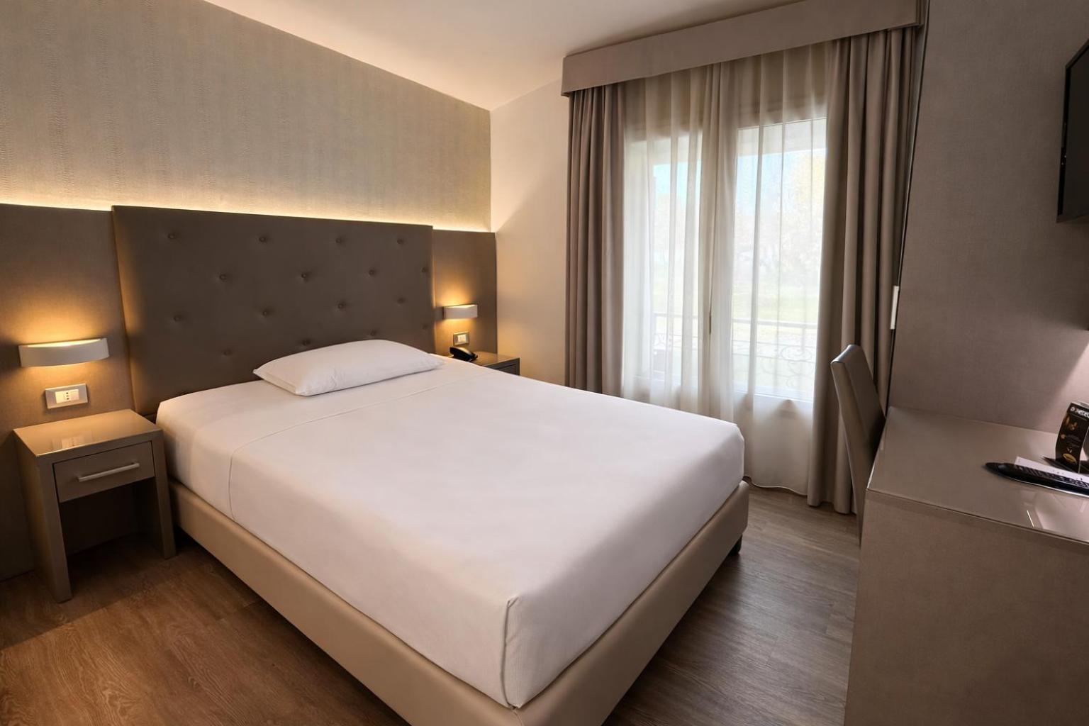 Standard Queen Room