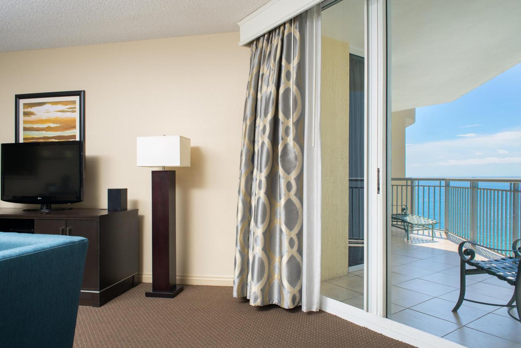 One-Bedroom Suite Partial Ocean View Non-Smoking