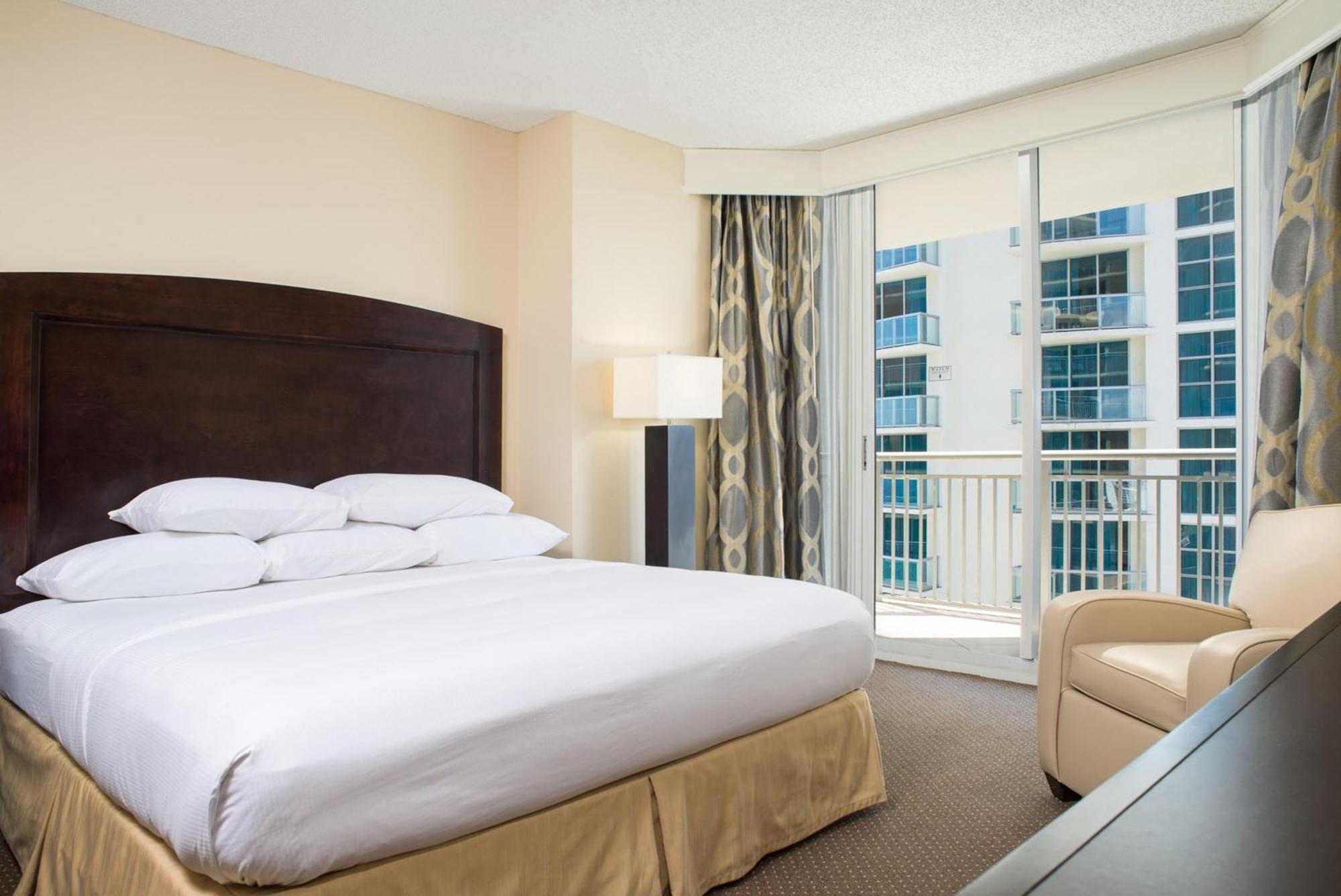 One-Bedroom Suite Partial Ocean View Non-Smoking