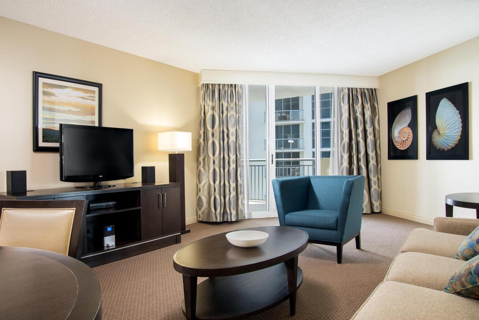 One-Bedroom Suite Partial Ocean View Non-Smoking