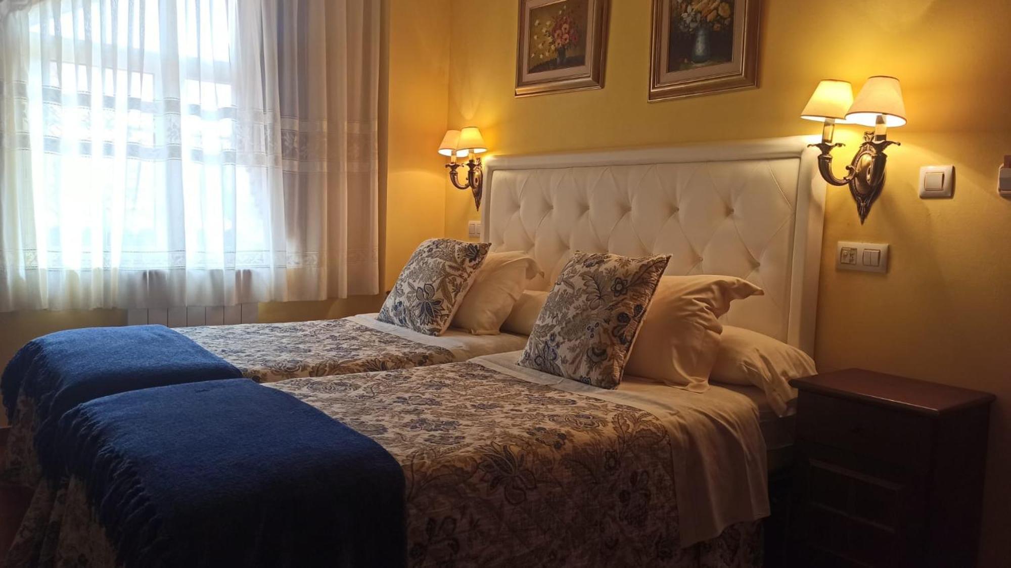 Family Room,1765818067:JPEG