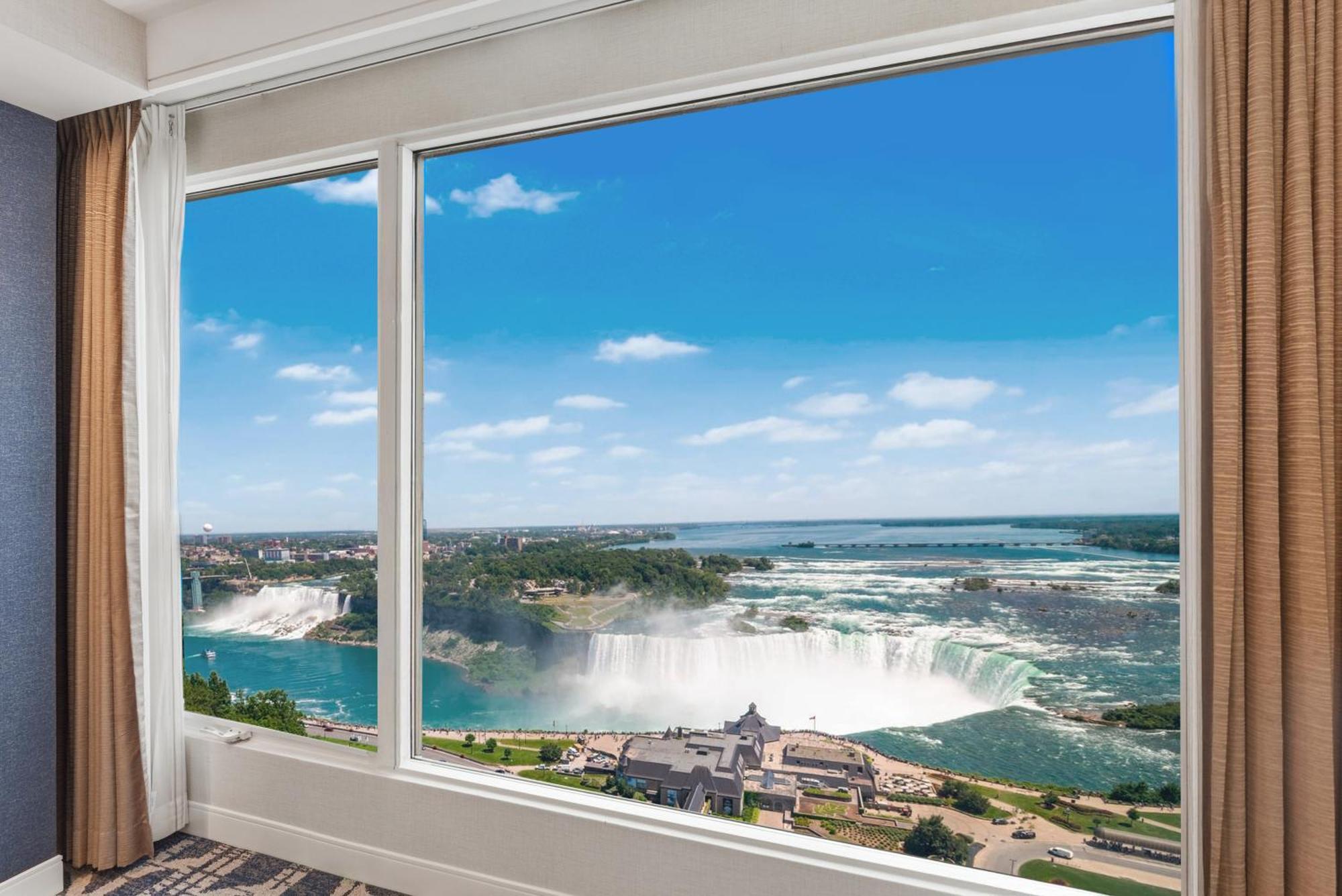 1 King Bed Premium Fallsview Suite,1765819075:JPEG