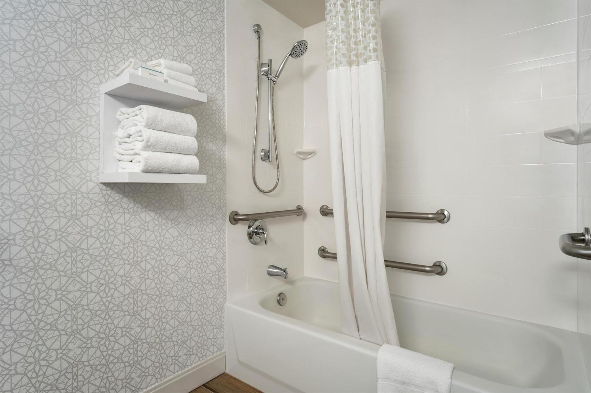 King Room Accessible Tub Mobility Hearing Access or Non-Smoking