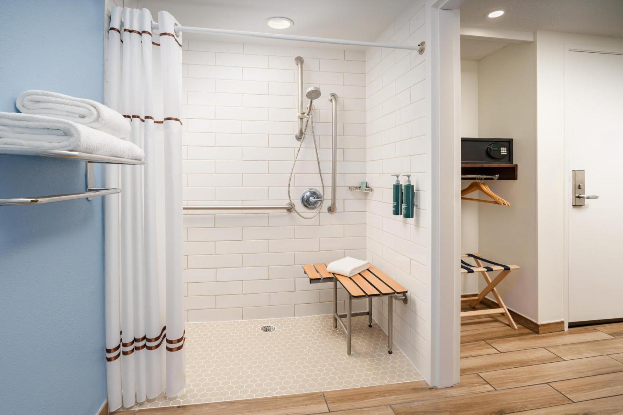King Room Roll Shower Disability Access,1765819534:JPEG