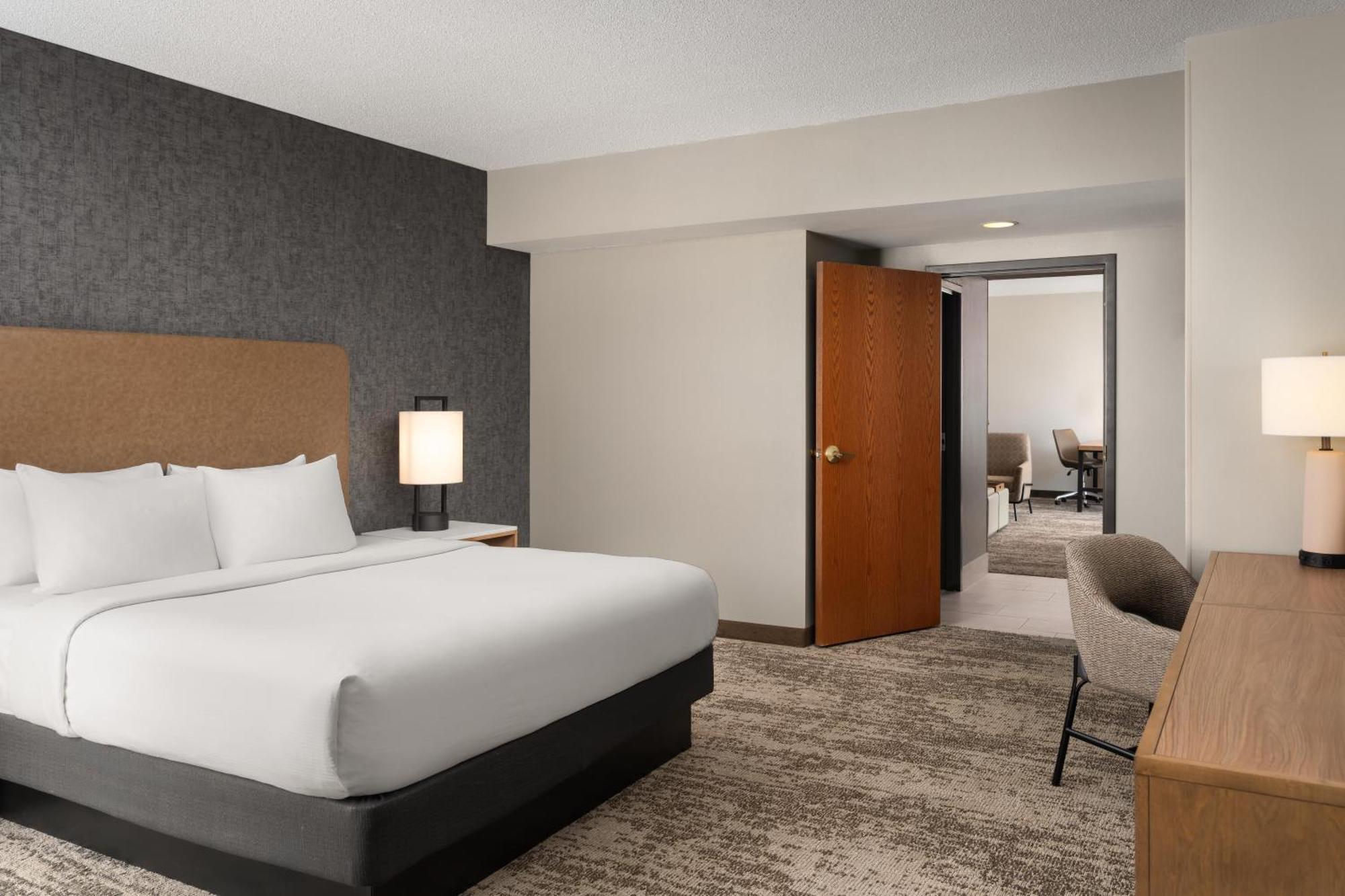 One-Bedroom Corner King Suite