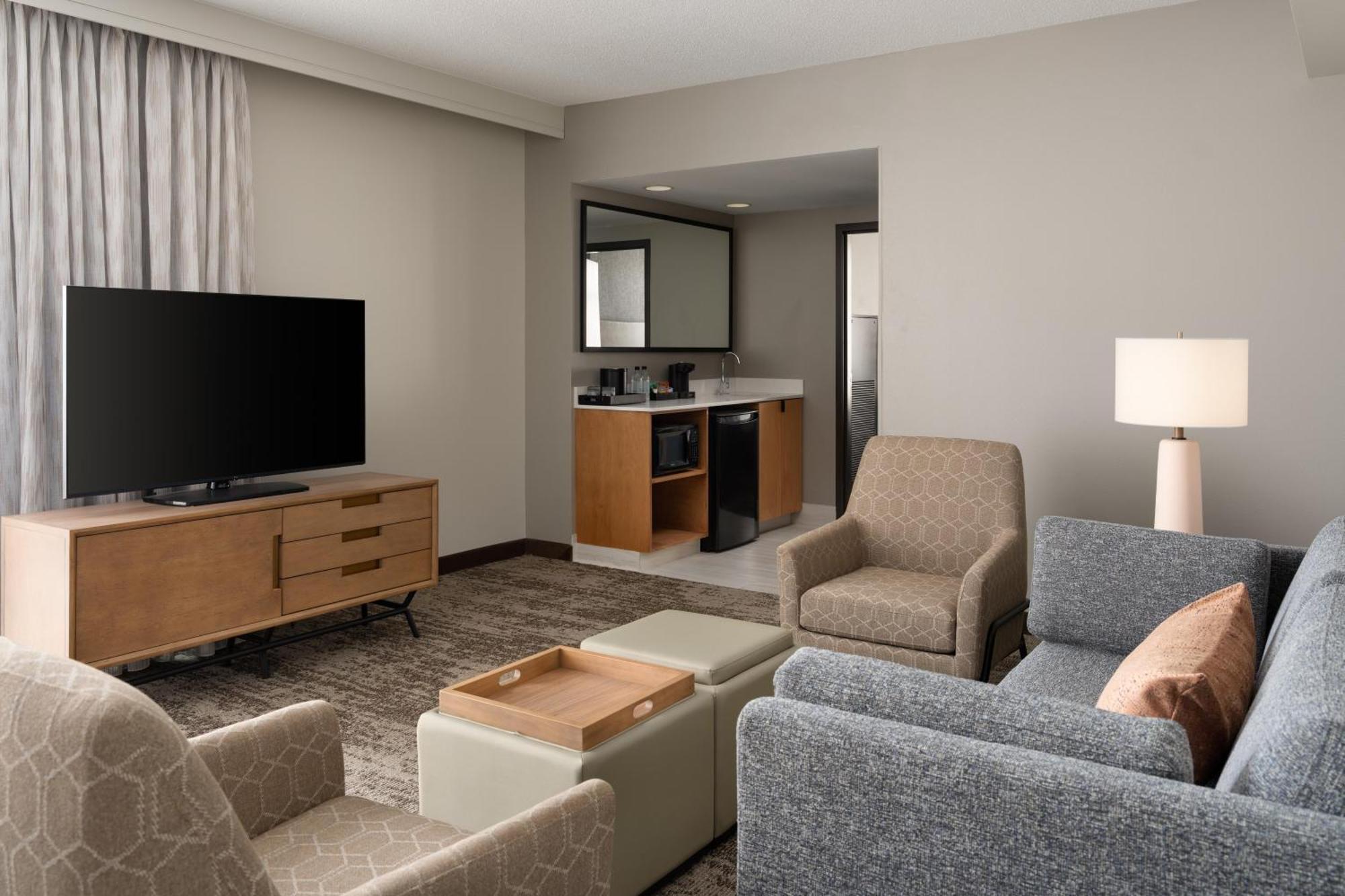 One-Bedroom Corner King Suite