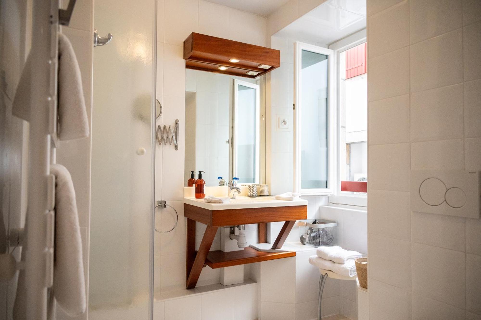 Double Room Shower,1765822479:JPEG