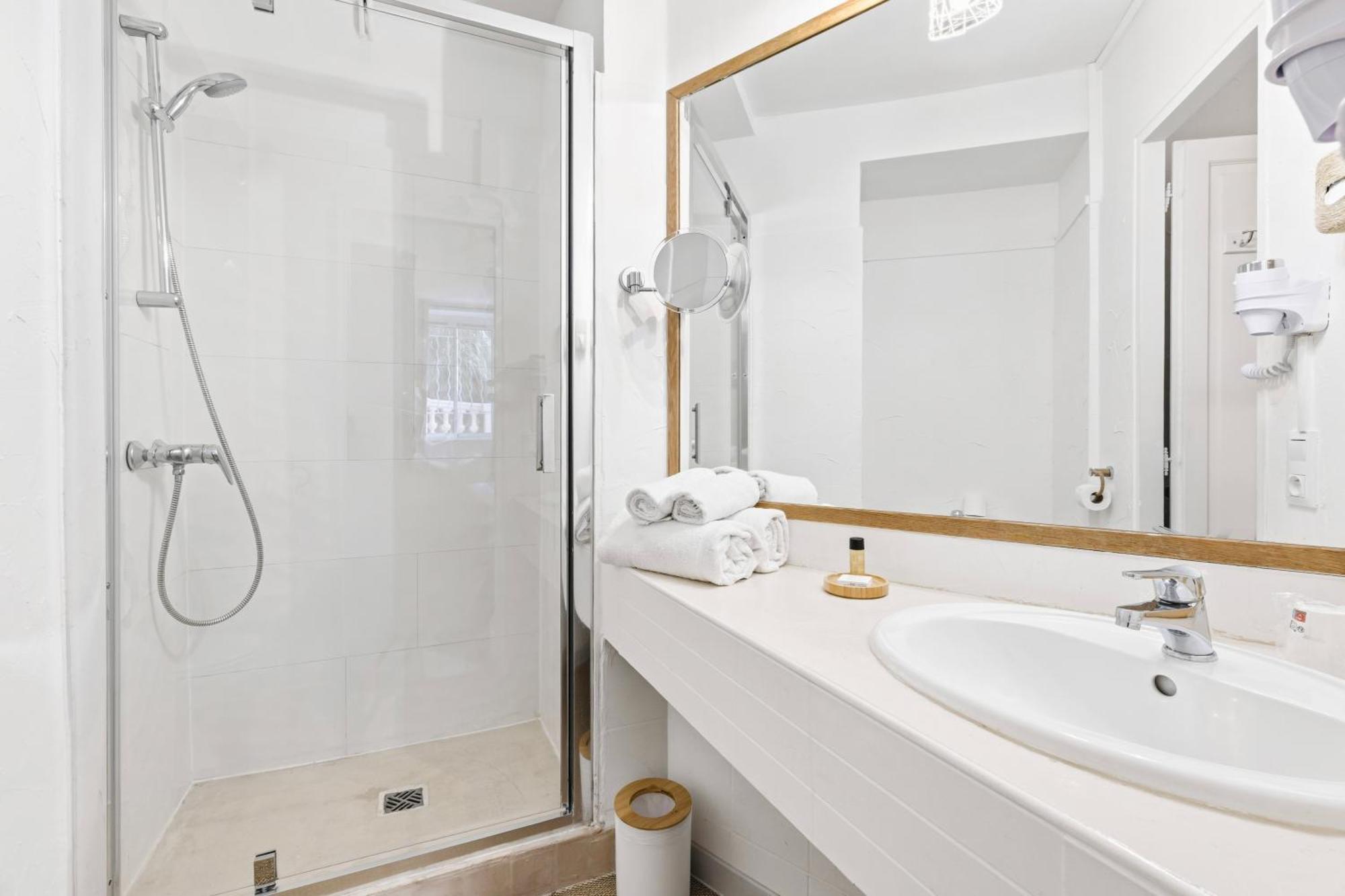 Small Classic Double Room,1765823289:JPEG