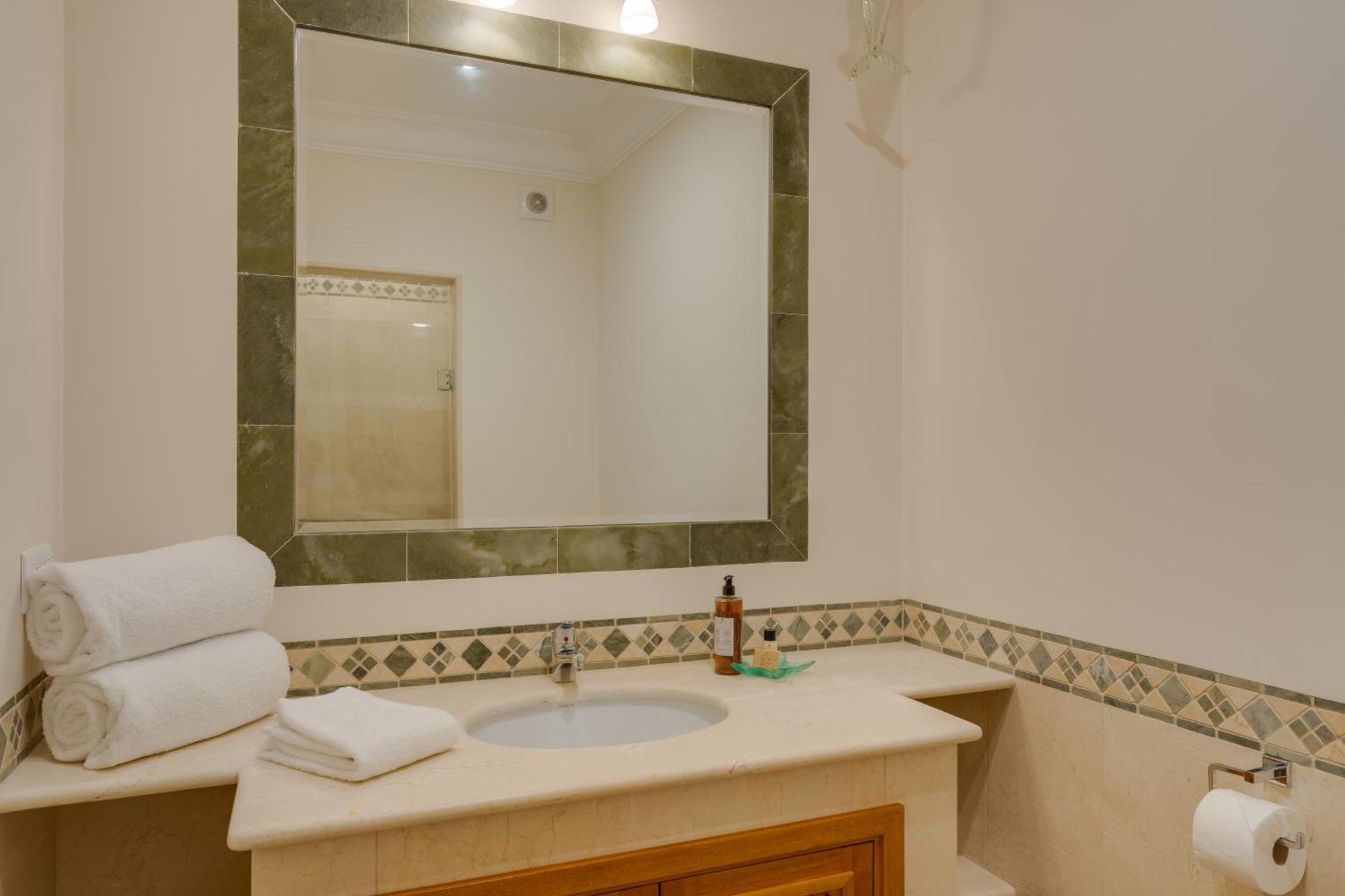 Two-Bedroom Apartment with Sea View,1765826047:JPEG