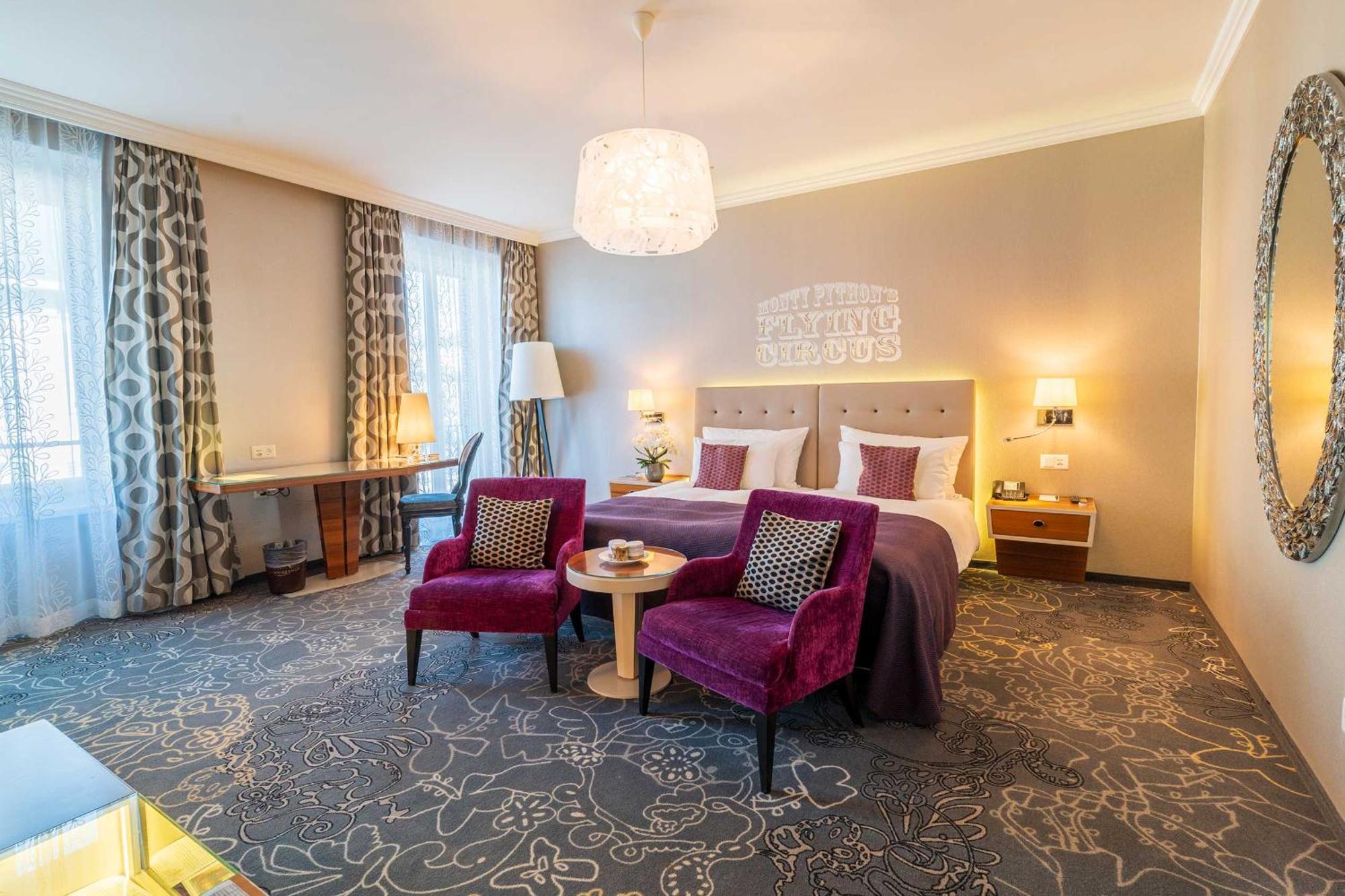 Deluxe Doppel-/Zweibettzimmer mit Stadtblick