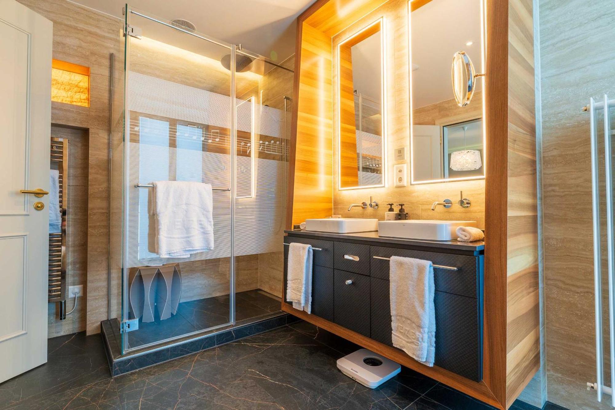 Deluxe Double or Twin Room City View