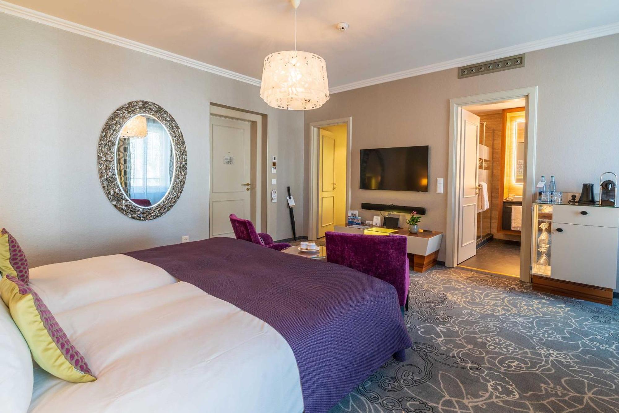 Deluxe Double or Twin Room City View