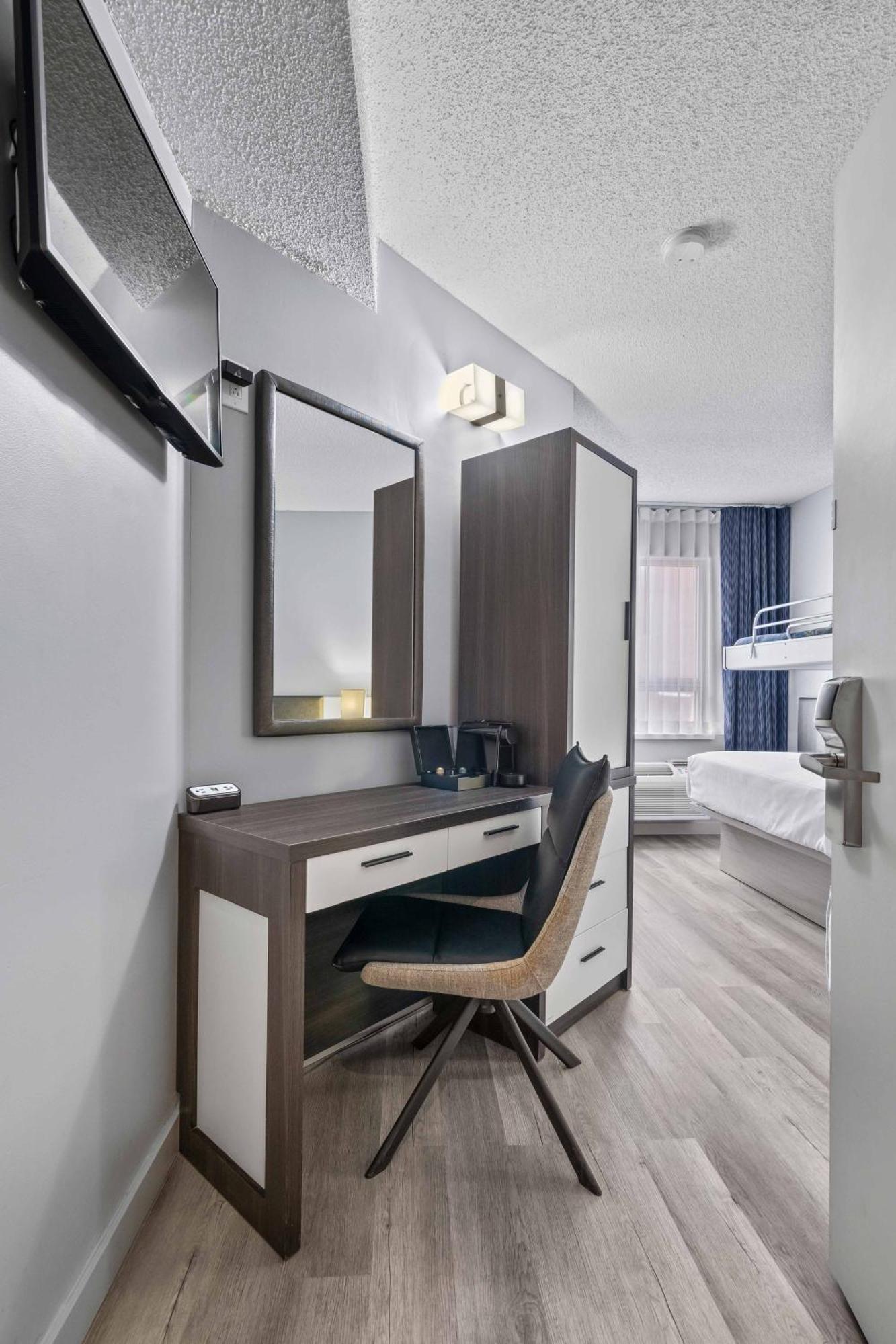 Triple Room Three Single Beds Non-Smoking