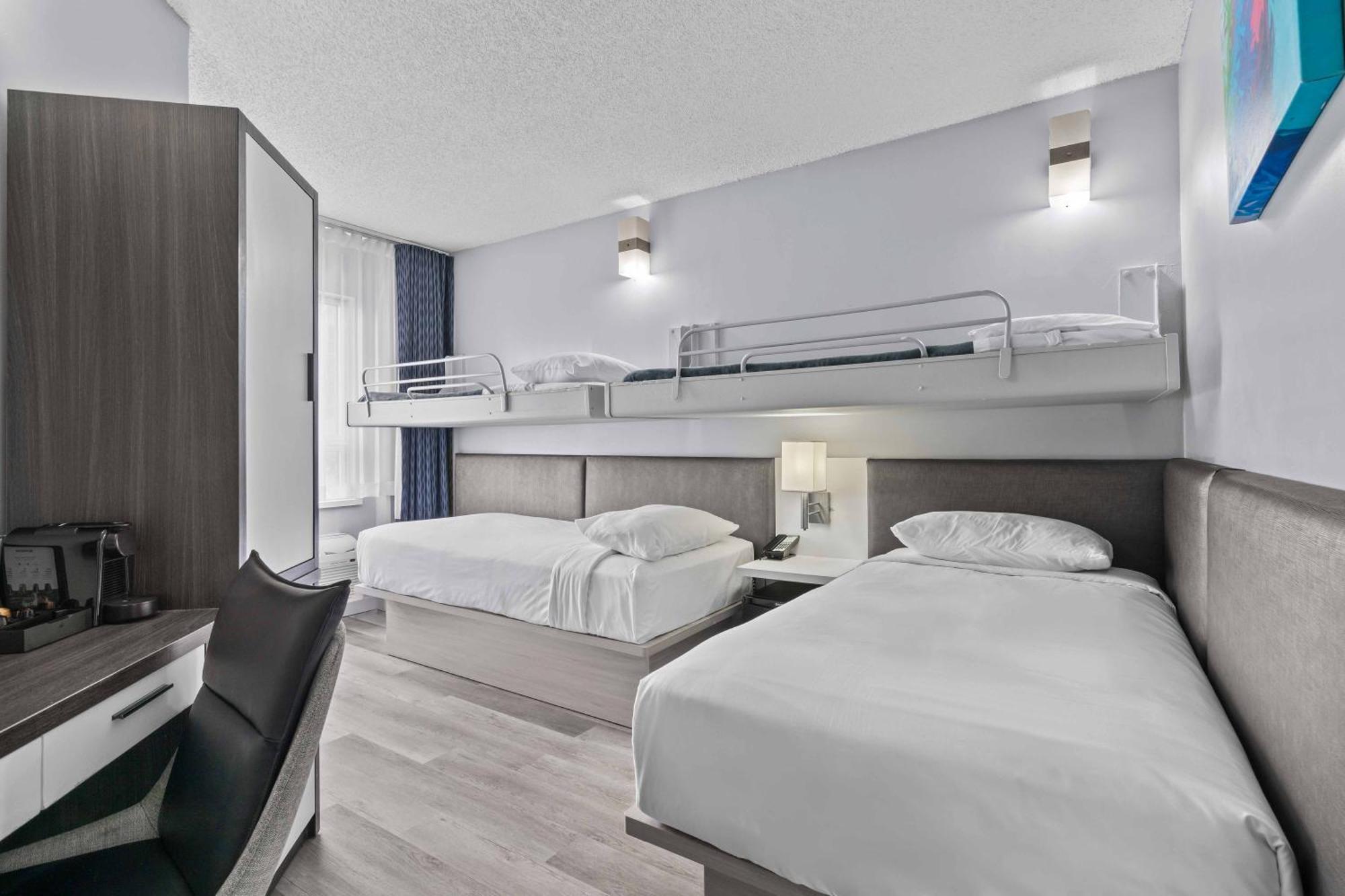 Quadruple Room Four Single Beds Non-Smoking