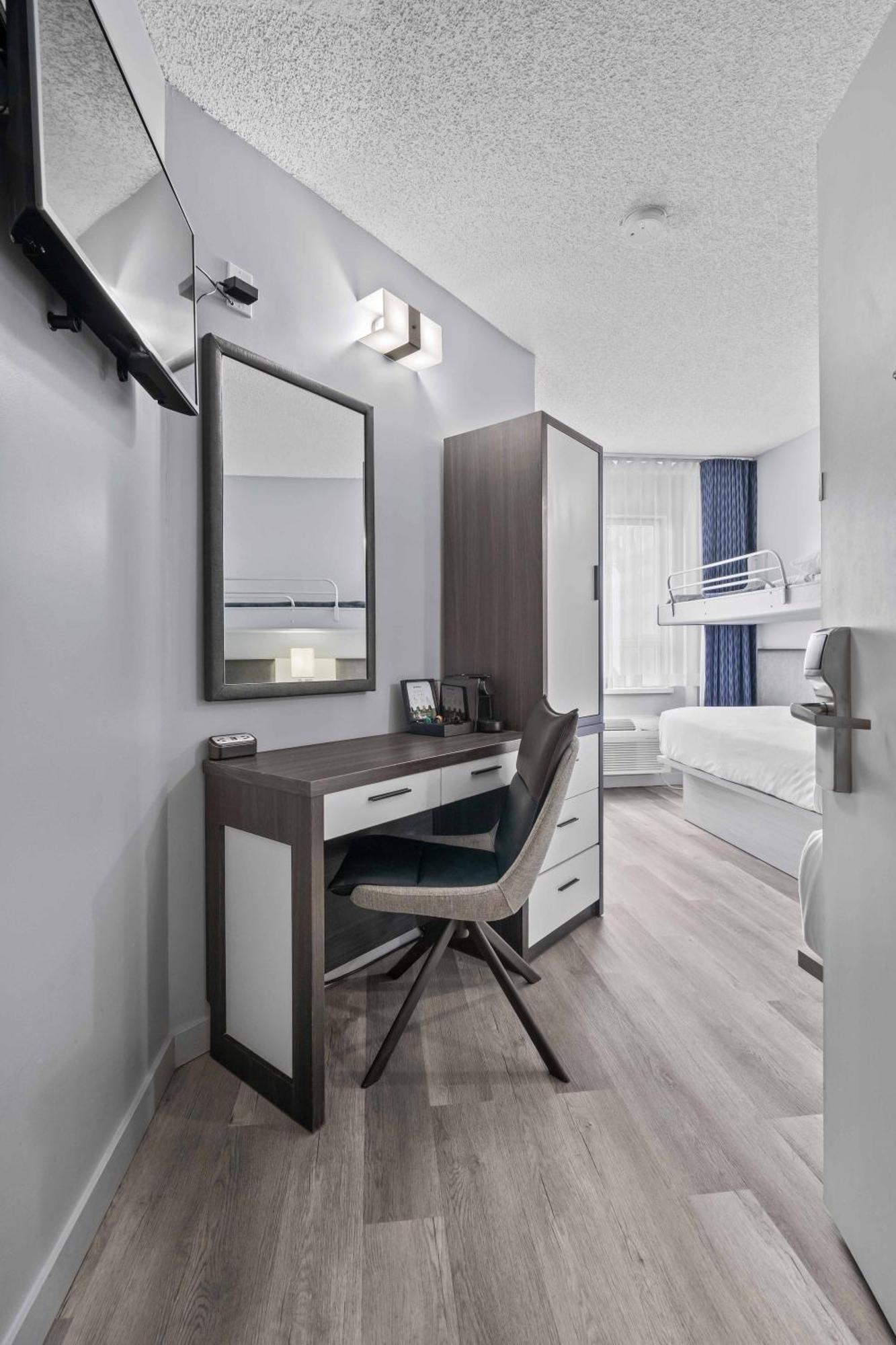Triple Room Three Single Beds Non-Smoking