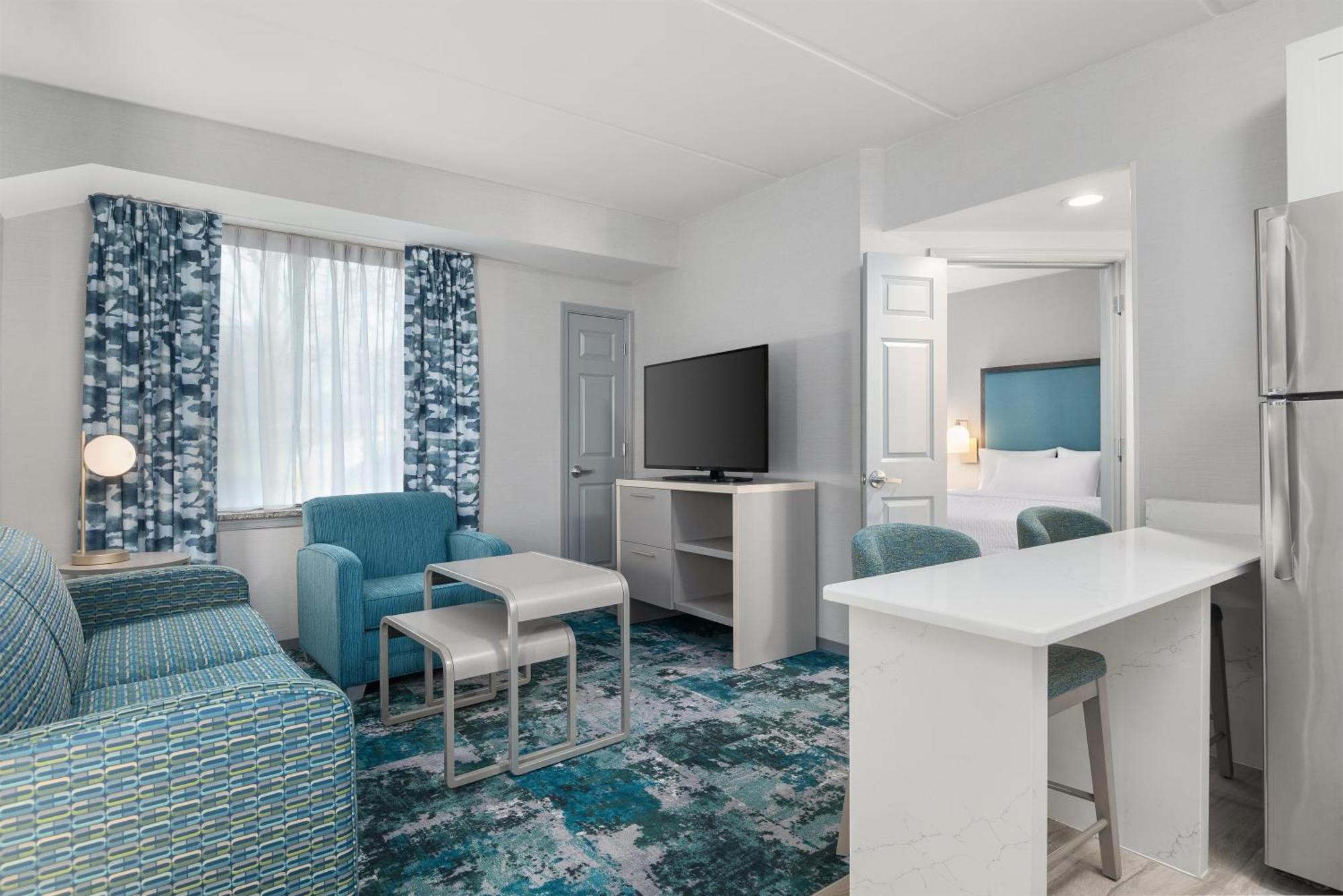Two Bedroom Suite One King Two Queen Beds Non-Smoking