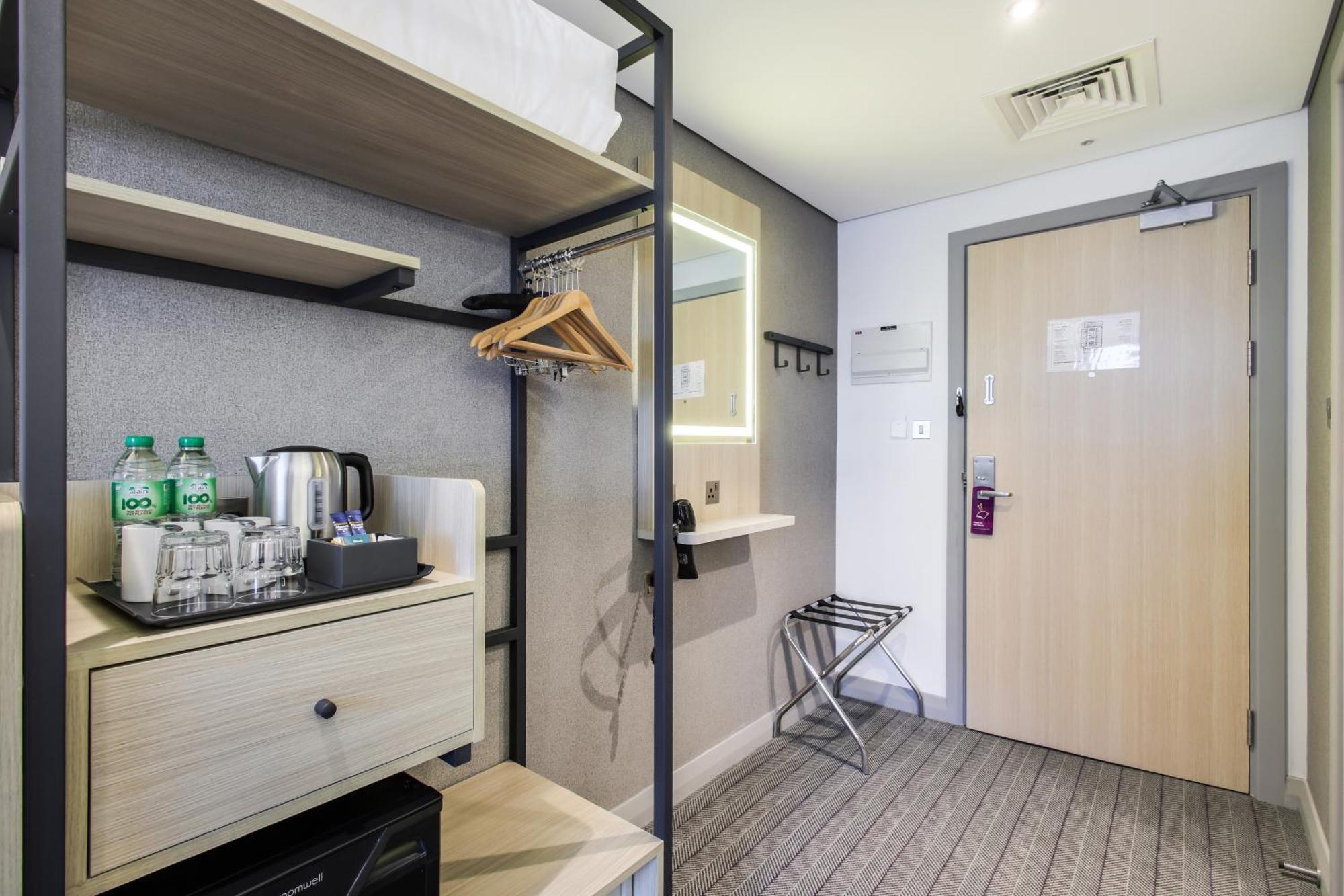 Interconnecting Family Room DXB Airport Shuttle Every 30min to T1&3