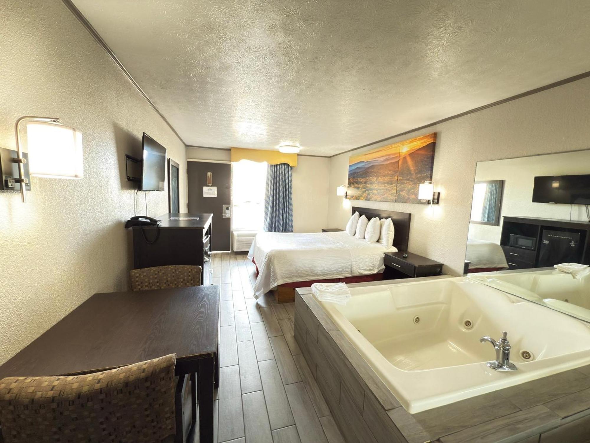 Deluxe Queen Room Spa Bath Non-Smoking