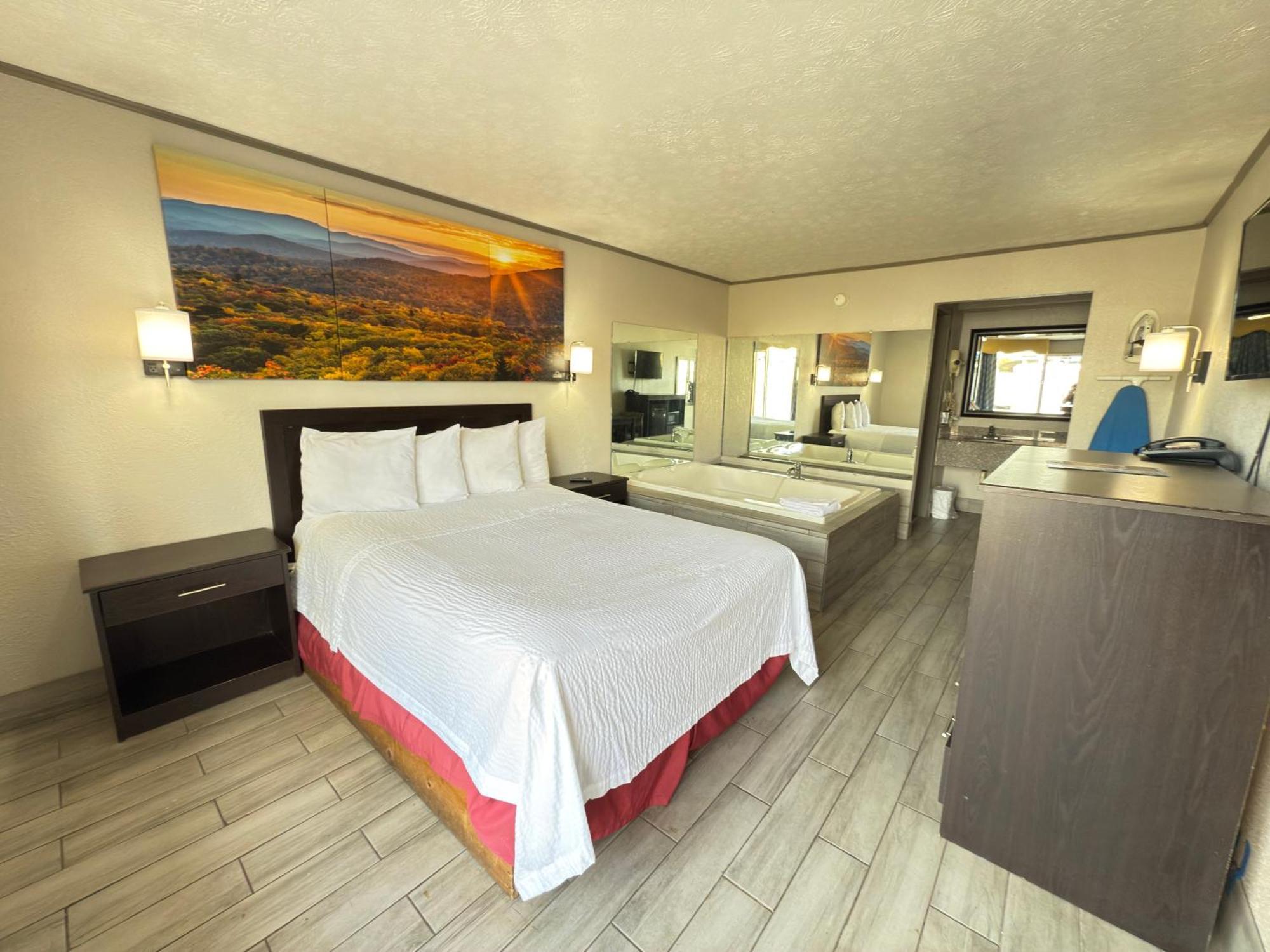 Deluxe Queen Room Spa Bath Non-Smoking