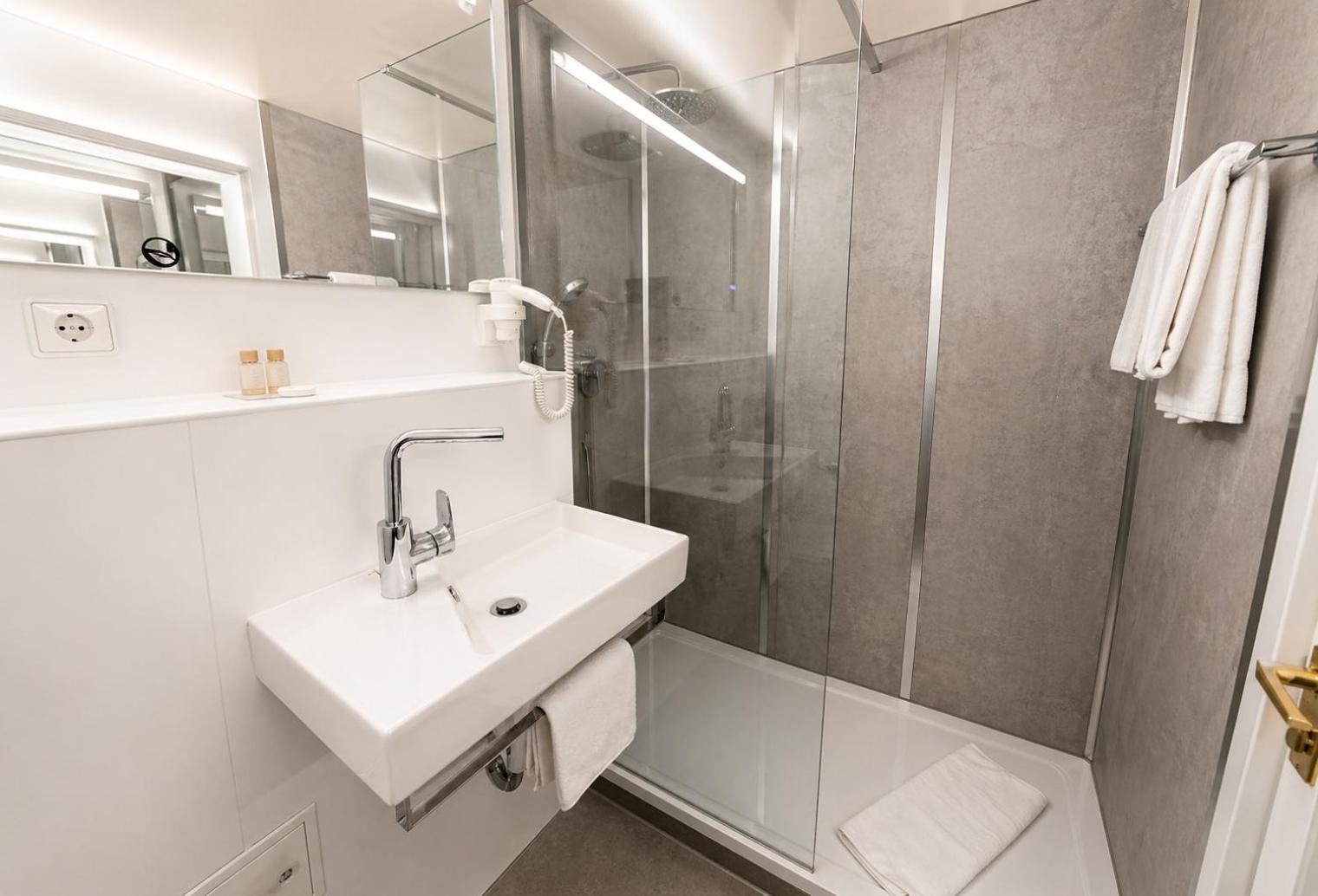 Single Room Shower,1765847230:JPEG