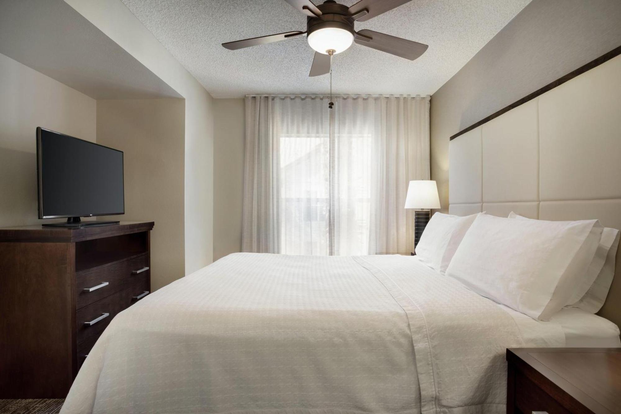 One-Bedroom King Suite Non-Smoking