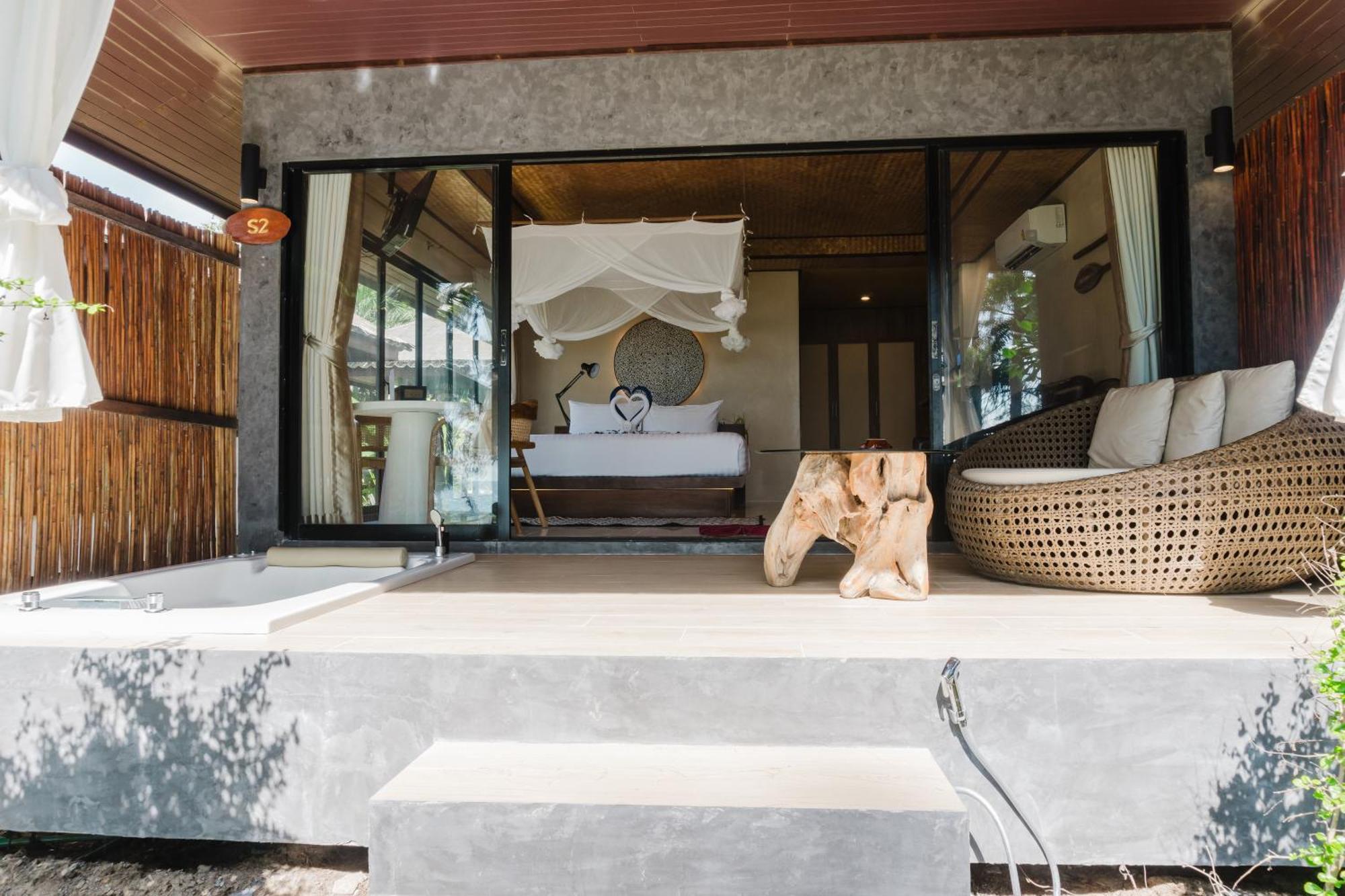 Beach Front Villa Spa Bath