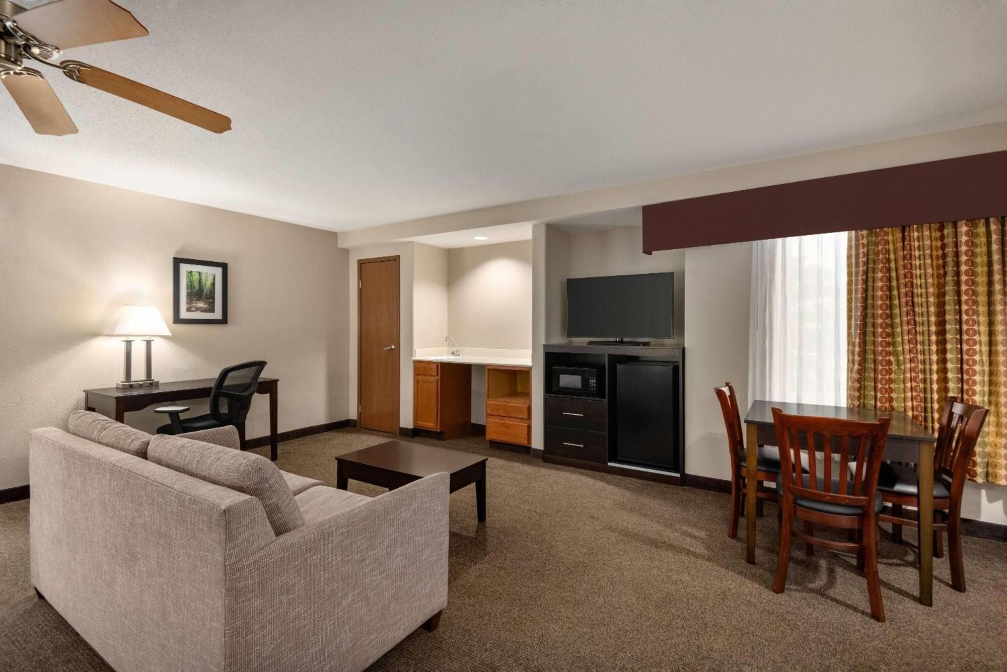 2 Queen Beds Studio Suite Non-Smoking