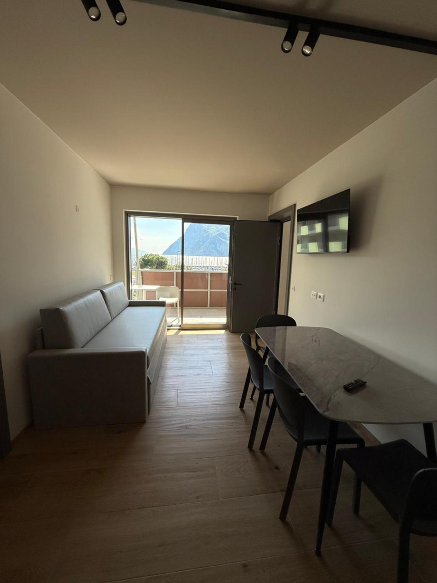 Front Lake Apartment