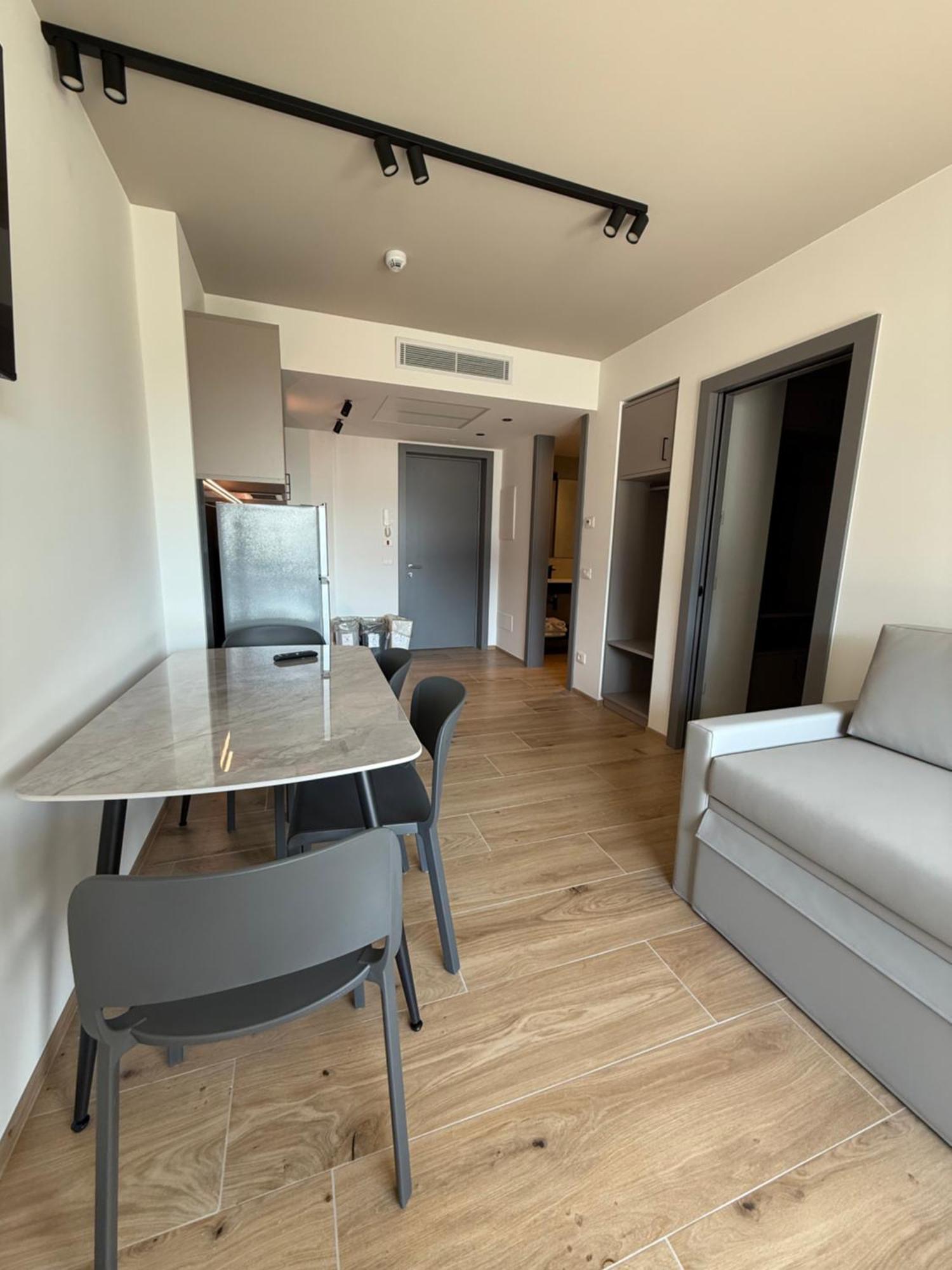 Front Lake Apartment