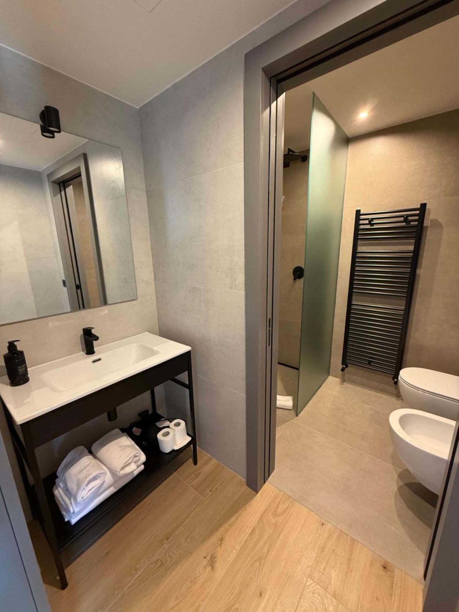 Front Lake Apartment
