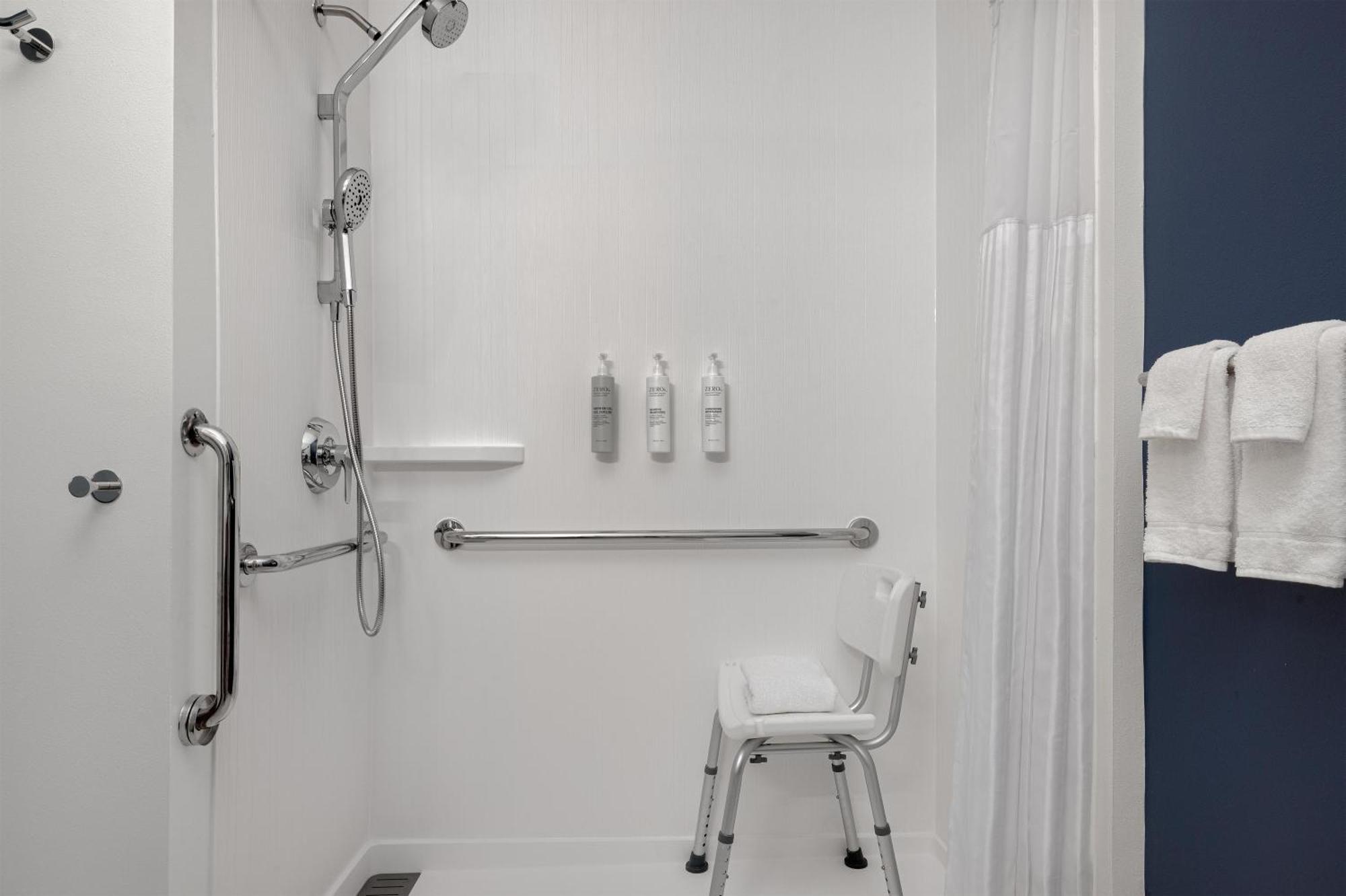 King Room Transfer Shower Mobility Access,1765861422:JPEG