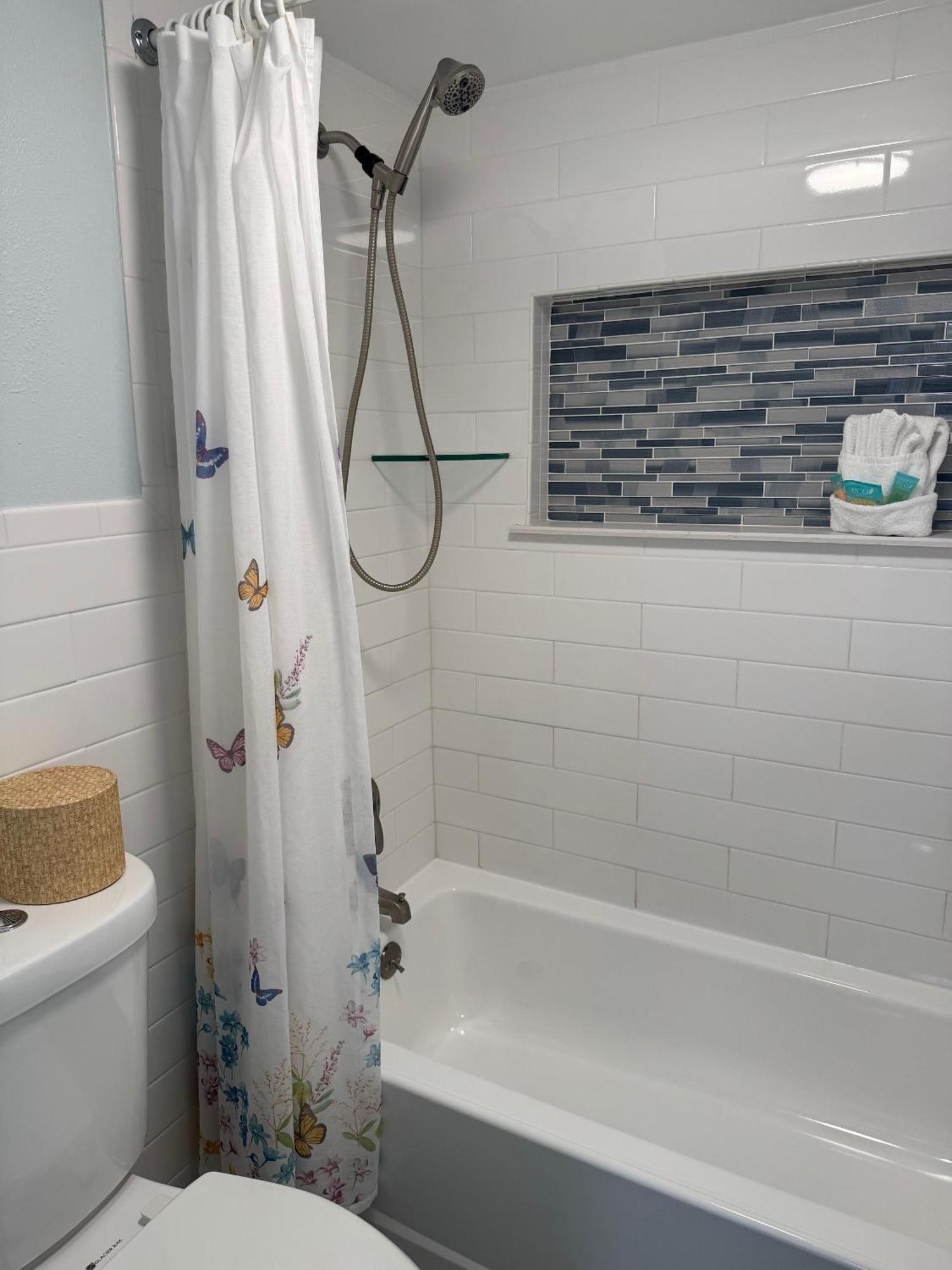 Deluxe Queen Suite