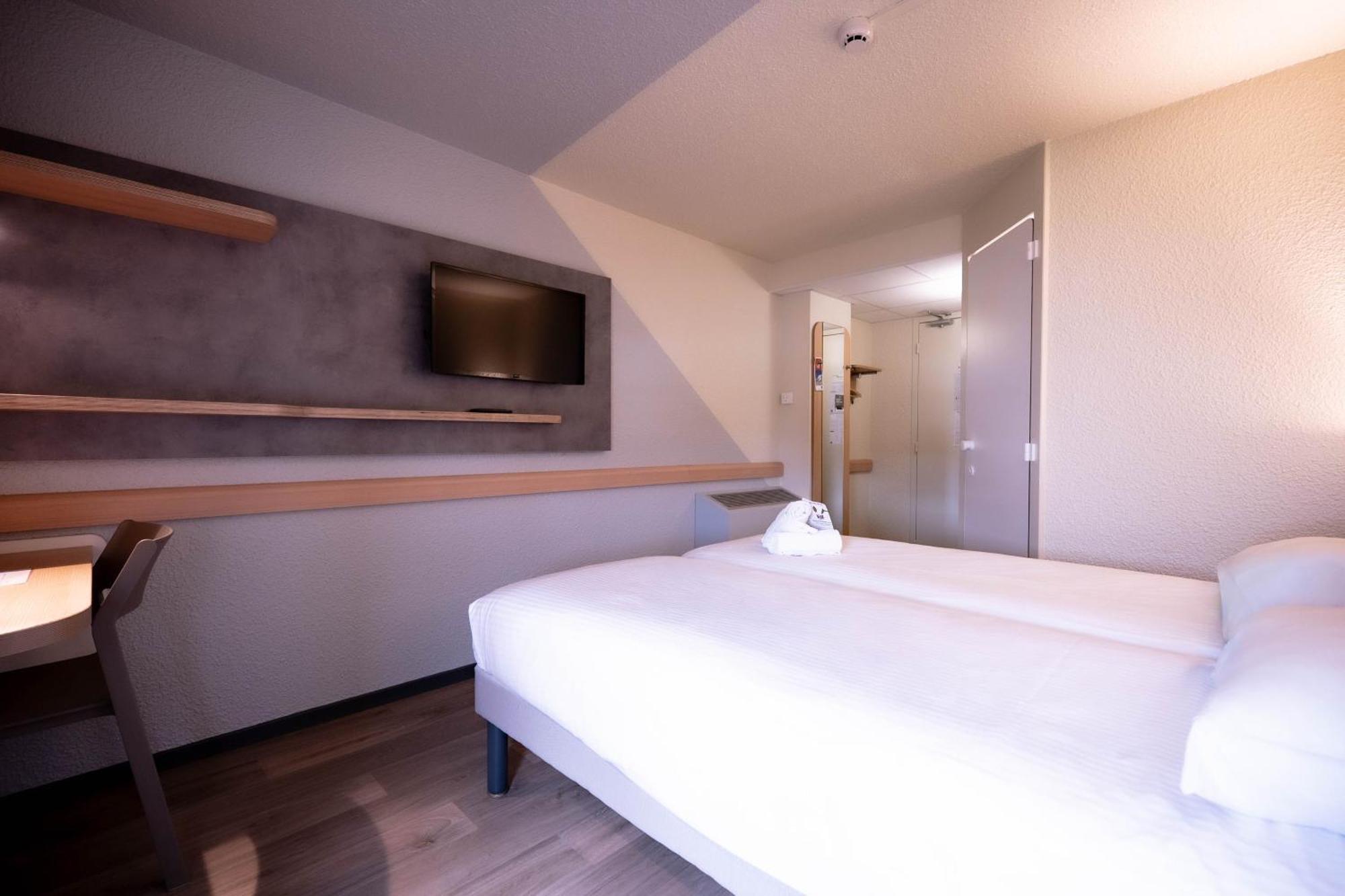 Twin Room,1765862489:JPEG