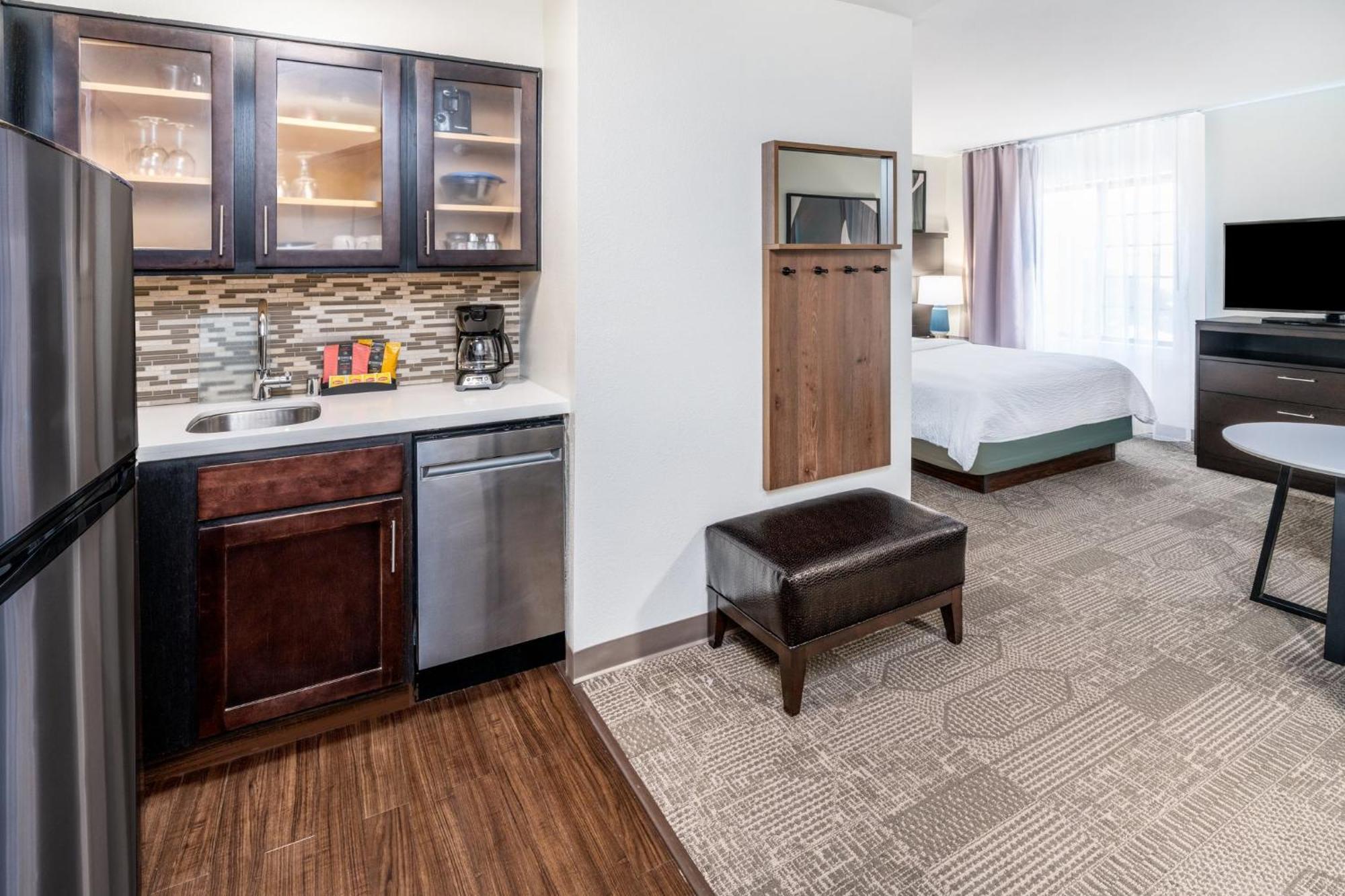 Studio Queen Suite